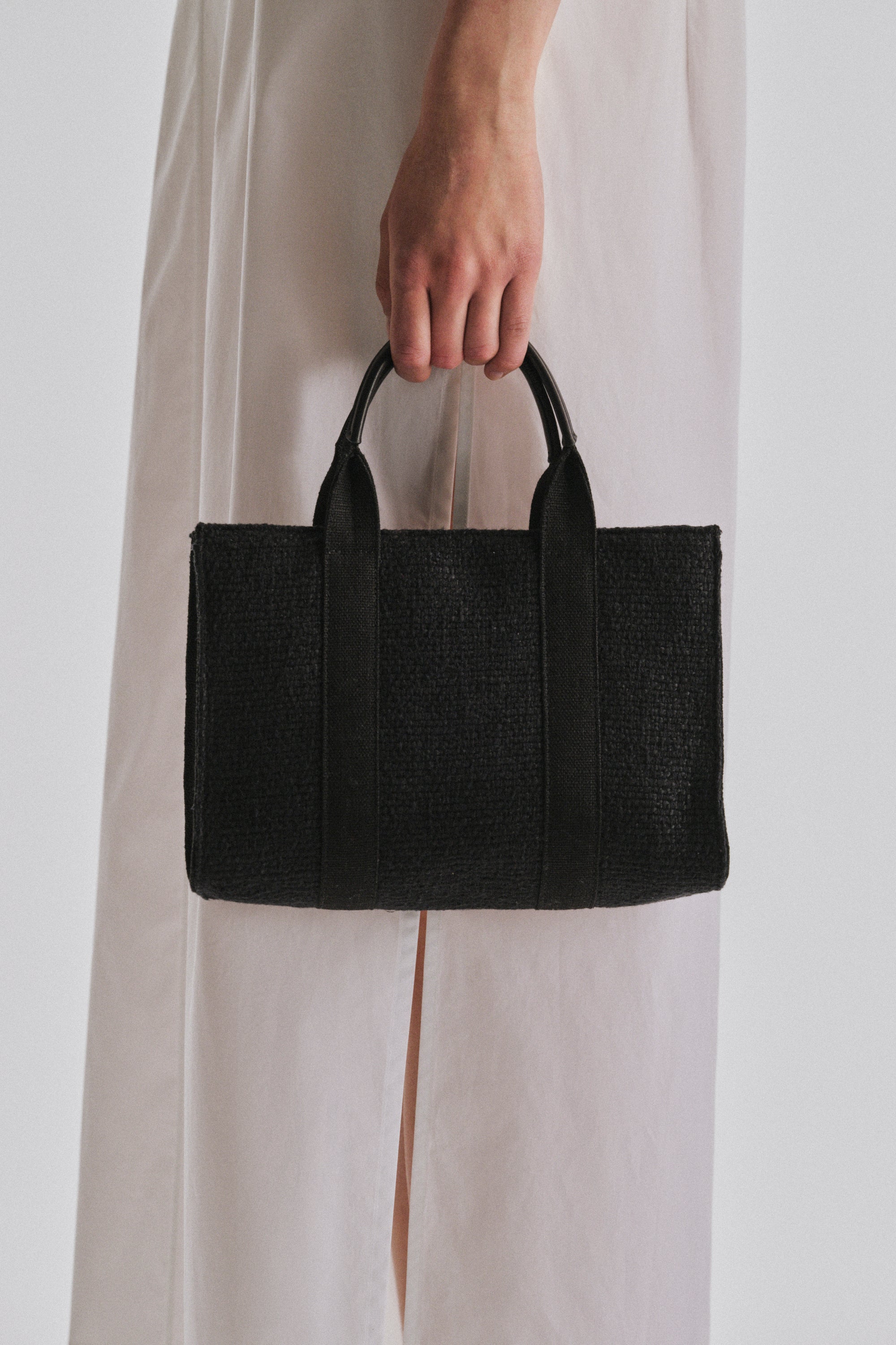 https://cdn.shopify.com/s/files/1/0552/0313/5593/files/LOOK_80_011_select_62cb7026-1854-4797-b655-dc85ff920131.jpg?v=1777953105