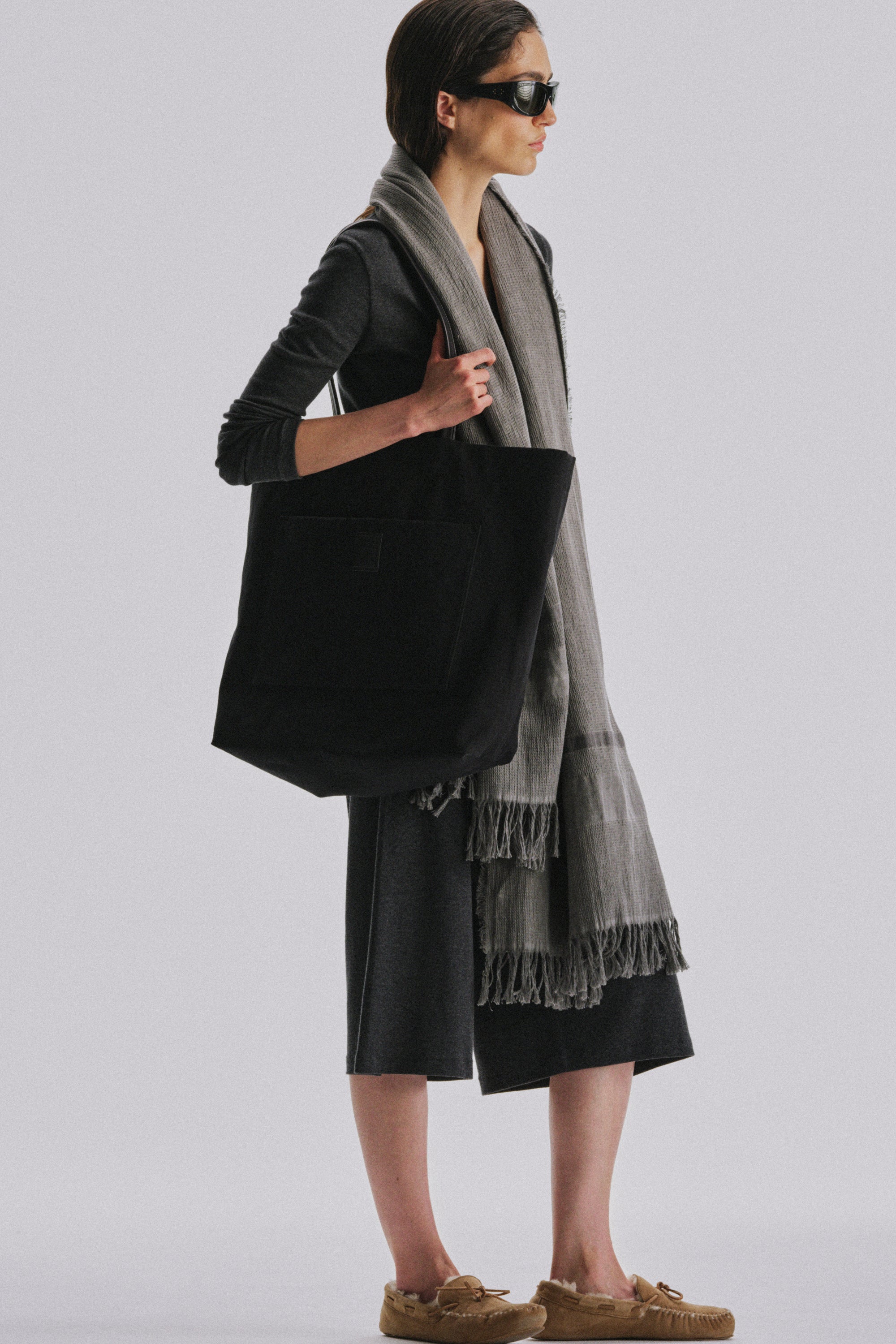 https://cdn.shopify.com/s/files/1/0552/0313/5593/files/LOOK_94_001_select_230c77bc-3dfd-4355-bc03-095bd7351c33.jpg?v=1777954829
