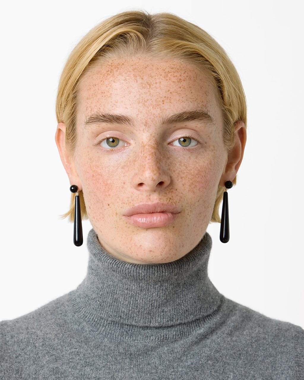 https://cdn.shopify.com/s/files/1/0592/5945/3598/files/LOUISE_EARRINGS_BLACKONYX_2.jpg?v=1770906251