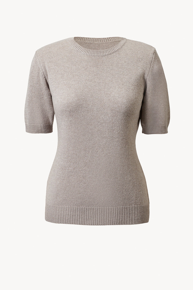 https://cdn.shopify.com/s/files/1/0155/8868/7920/files/Lura_top_tove_05a7d747-8811-4341-a588-e24b35ace08c.jpg?v=1732801690