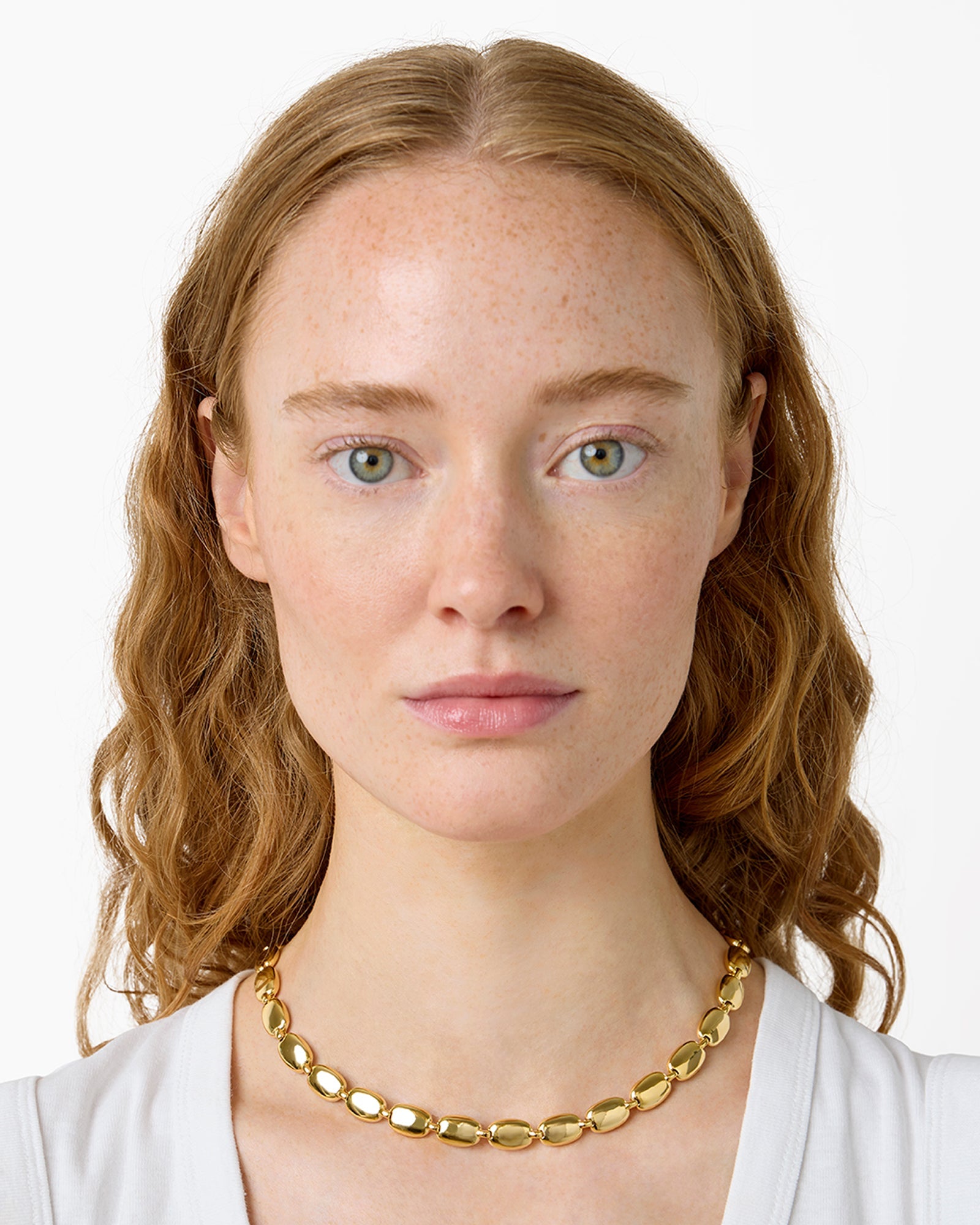 https://cdn.shopify.com/s/files/1/0592/5945/3598/files/MONICA_NECKLACE_GOLD_1.jpg?v=1770903923