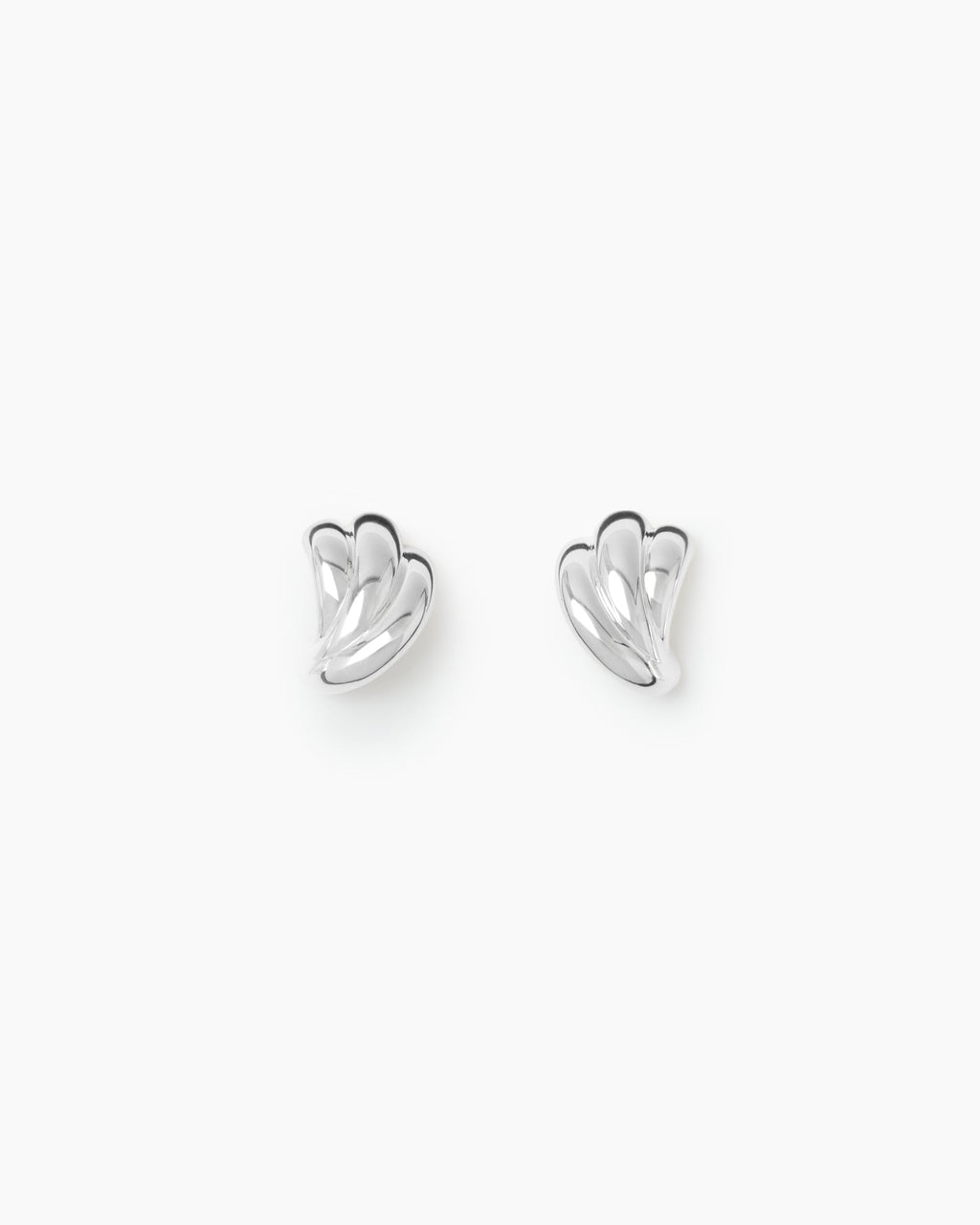 https://cdn.shopify.com/s/files/1/0592/5945/3598/files/Magda_silver.jpg?v=1748260657