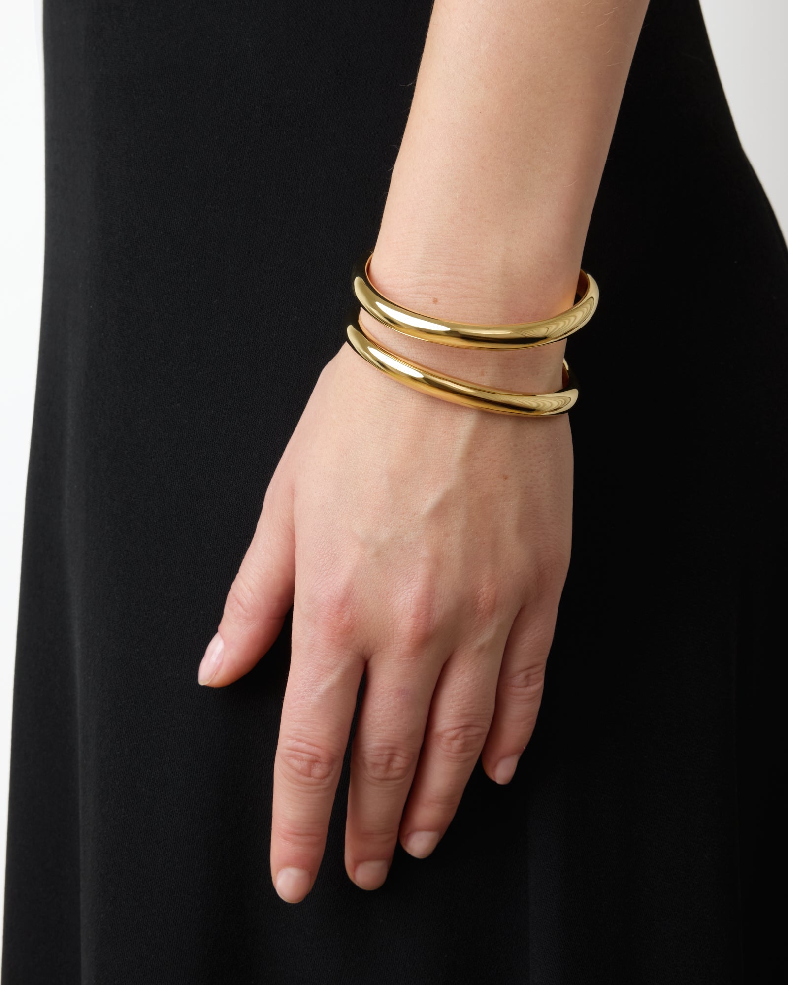https://cdn.shopify.com/s/files/1/0592/5945/3598/files/Maggie_gold_1_5a754cba-48e8-4352-96bc-85994a0d784a.jpg?v=1761986266