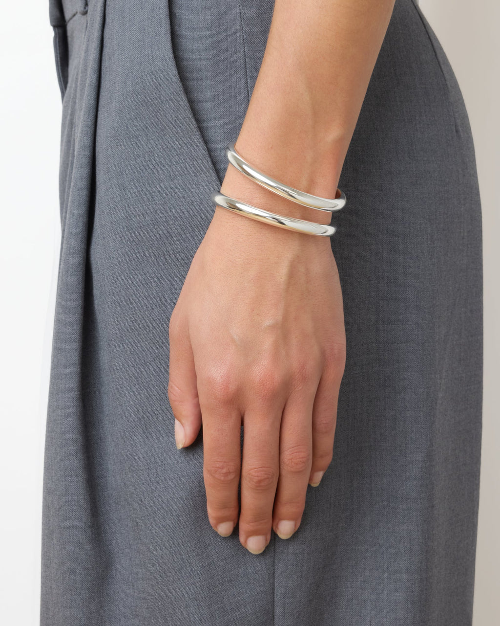https://cdn.shopify.com/s/files/1/0592/5945/3598/files/Maggiesilver1.jpg?v=1761986305