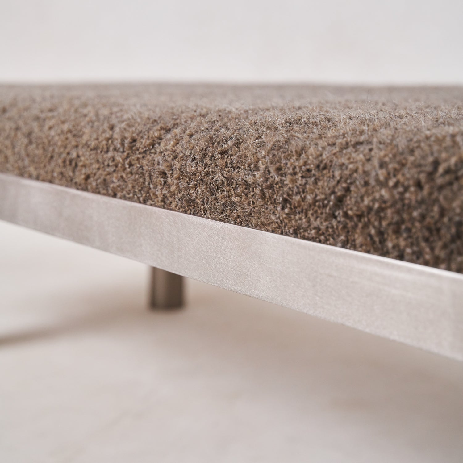 https://cdn.shopify.com/s/files/1/0593/2217/1565/files/Milan-Stainless-Steel-Daybed-Brown-Boucle-5.jpg?v=1740501716