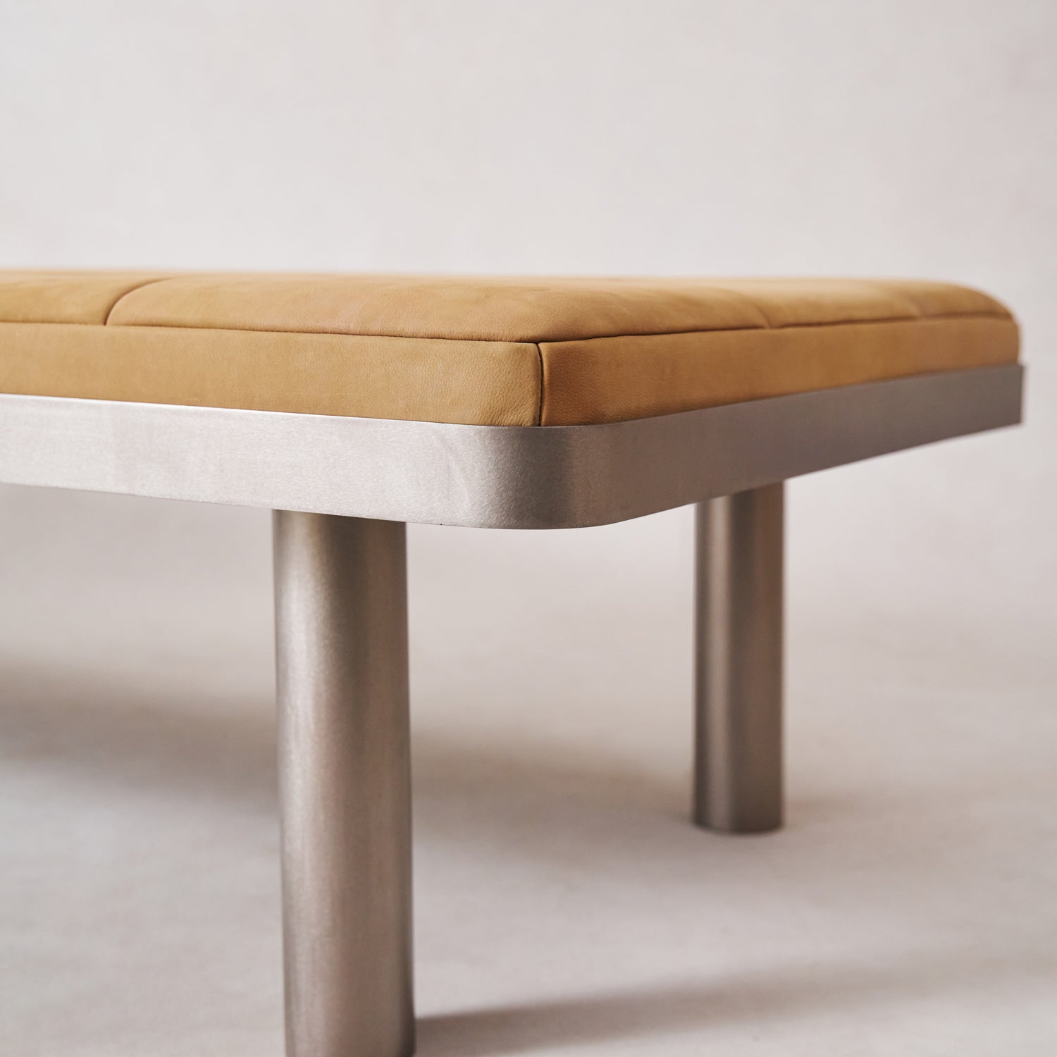 https://cdn.shopify.com/s/files/1/0593/2217/1565/files/Milan-Stainless-Steel-Daybed-Camel-Nubuck-6.jpg?v=1740501716
