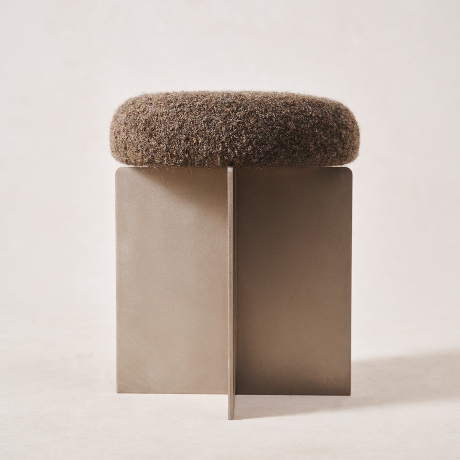https://cdn.shopify.com/s/files/1/0593/2217/1565/files/Milan-Stainless-Steel-Stool-Mocha-Boucle7.jpg?v=1740176414