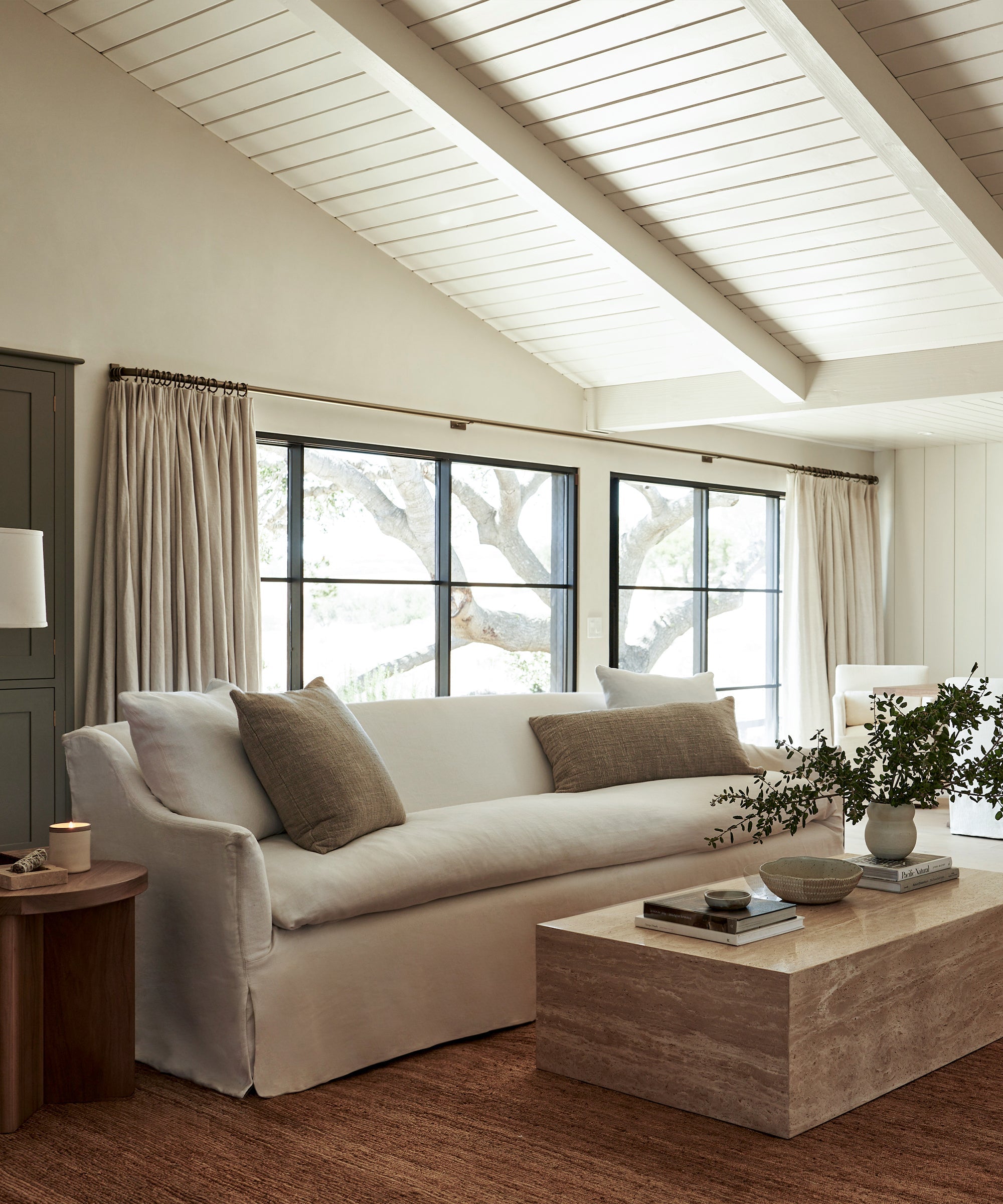 https://cdn.shopify.com/s/files/1/0565/1234/8333/products/MiramarSofa_WhiteLinen.jpg?v=1663081257