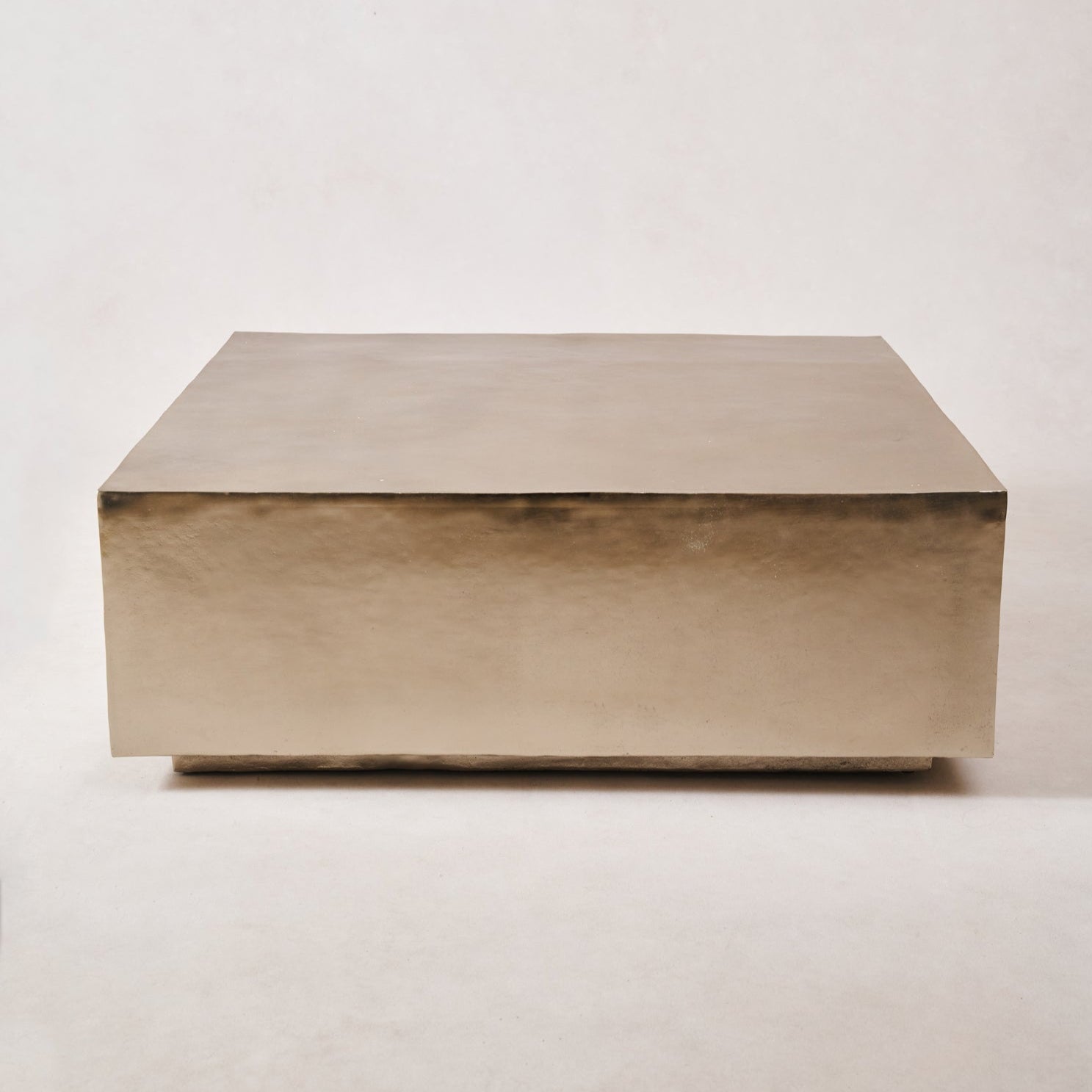https://cdn.shopify.com/s/files/1/0593/2217/1565/files/Nickel-Coffee-Table-2.jpg?v=1740340765