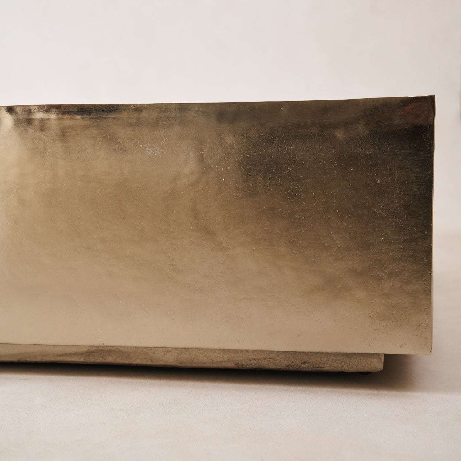 https://cdn.shopify.com/s/files/1/0593/2217/1565/files/Nickel-Coffee-Table-7.jpg?v=1740502594