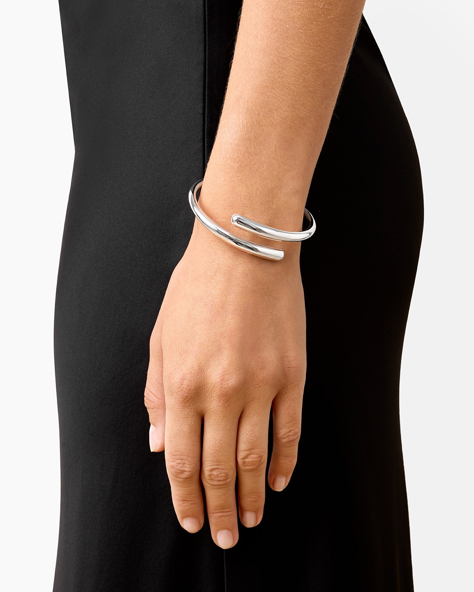 https://cdn.shopify.com/s/files/1/0592/5945/3598/files/OLGA_BRACELET_SILVER1.jpg?v=1770906354