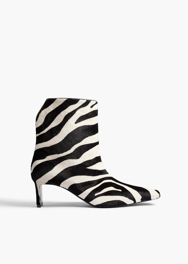 https://cdn.shopify.com/s/files/1/1519/7996/files/ONA-ANKLE-BOOT-55_BLACK-WHITE_F1100-711-294_A_jpg.jpg?v=1757969628