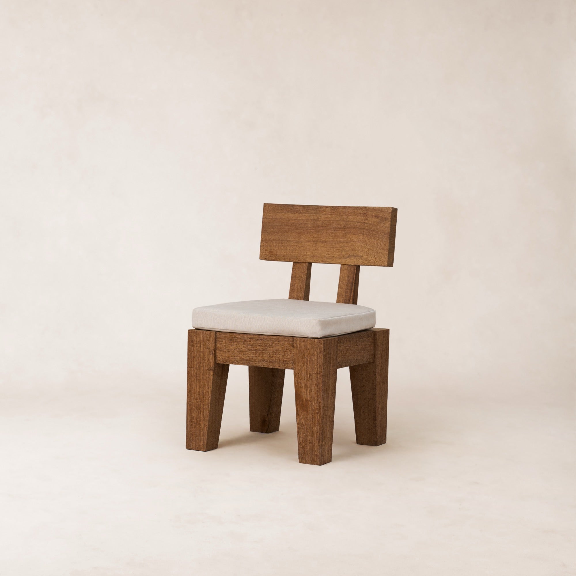 https://cdn.shopify.com/s/files/1/0593/2217/1565/files/OliChair_3_4_Uph_SolidBasralocus_Outdoor.jpg?v=1772564659