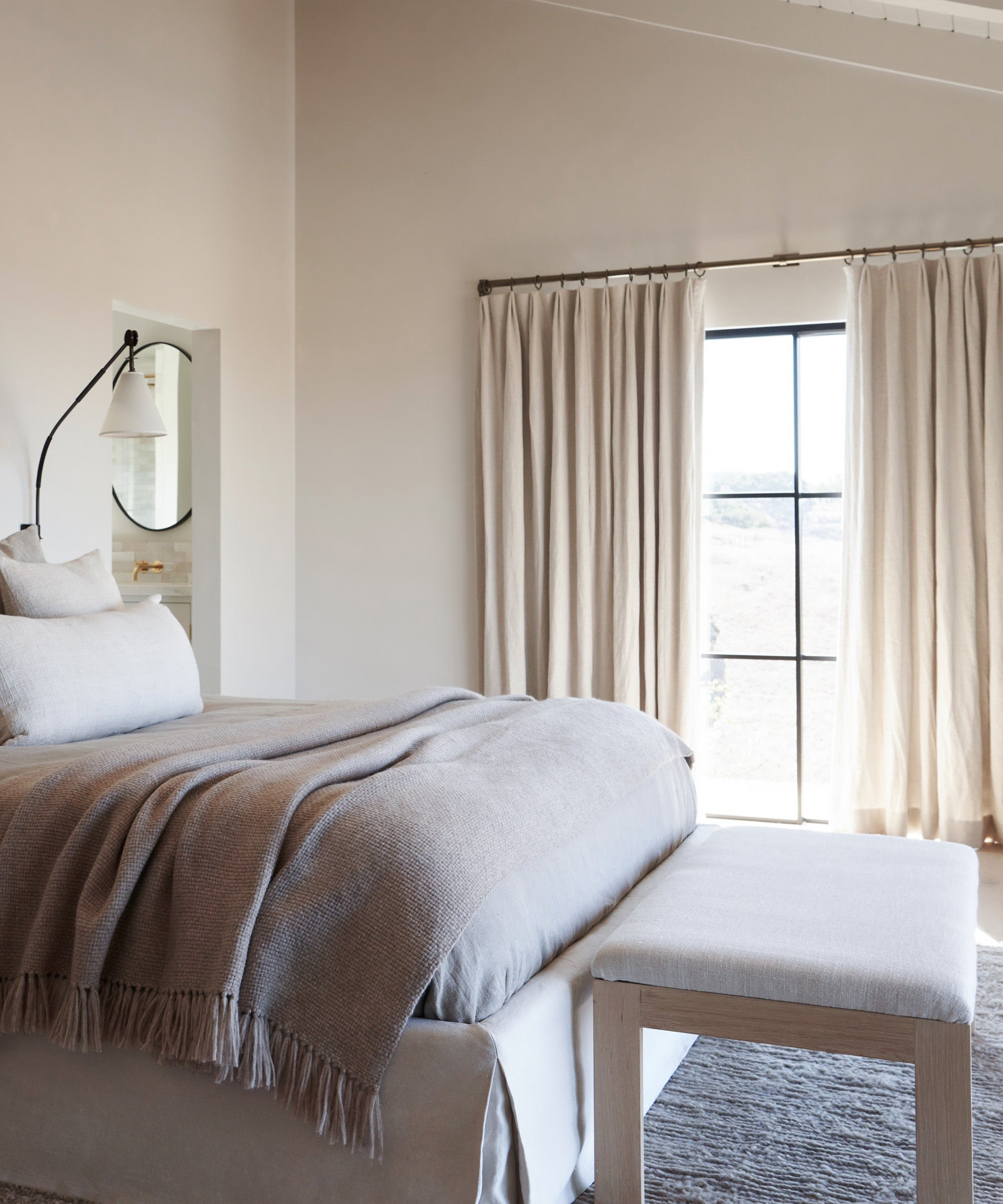 https://cdn.shopify.com/s/files/1/0565/1234/8333/products/Otto-Bench-Ivory-Linen-4.jpg?v=1681748320
