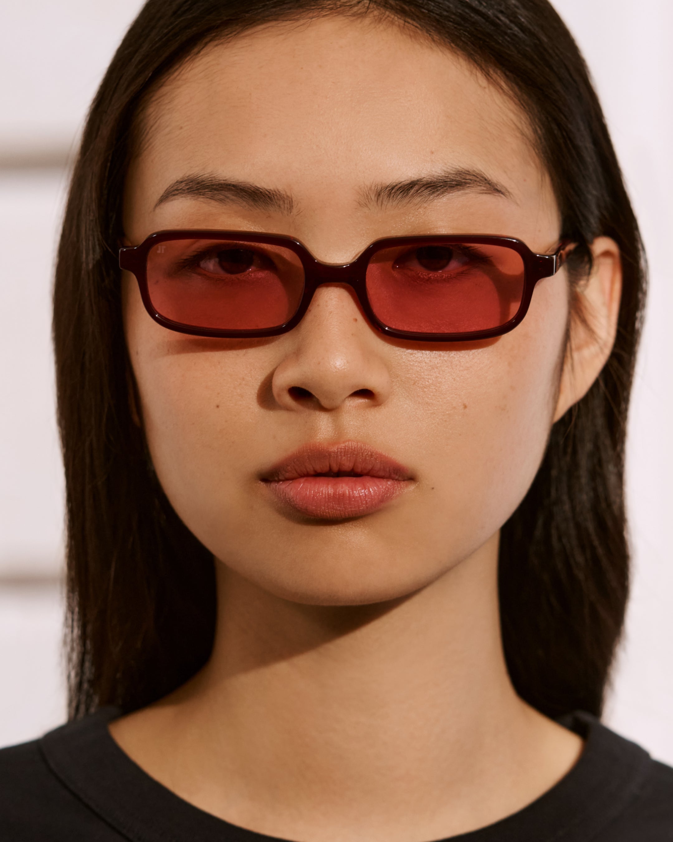 https://cdn.shopify.com/s/files/1/0099/7241/6563/files/P0710-C453es_WOMAN_2.jpg?v=1763117229