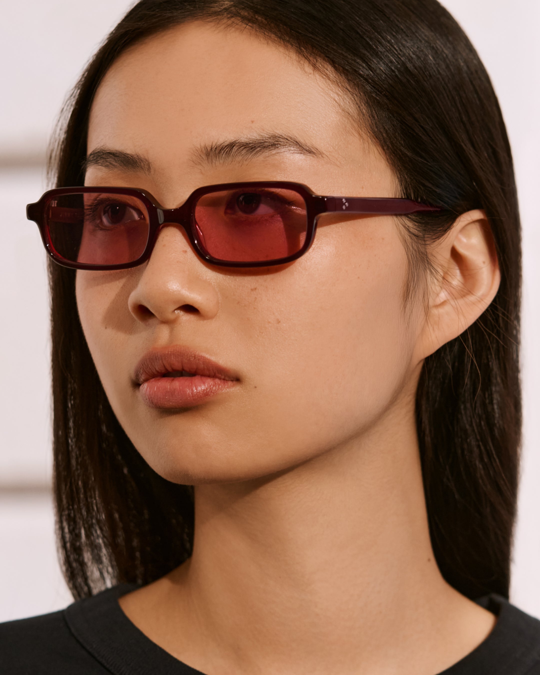 https://cdn.shopify.com/s/files/1/0099/7241/6563/files/P0710-C453es_WOMAN_4.jpg?v=1763117229