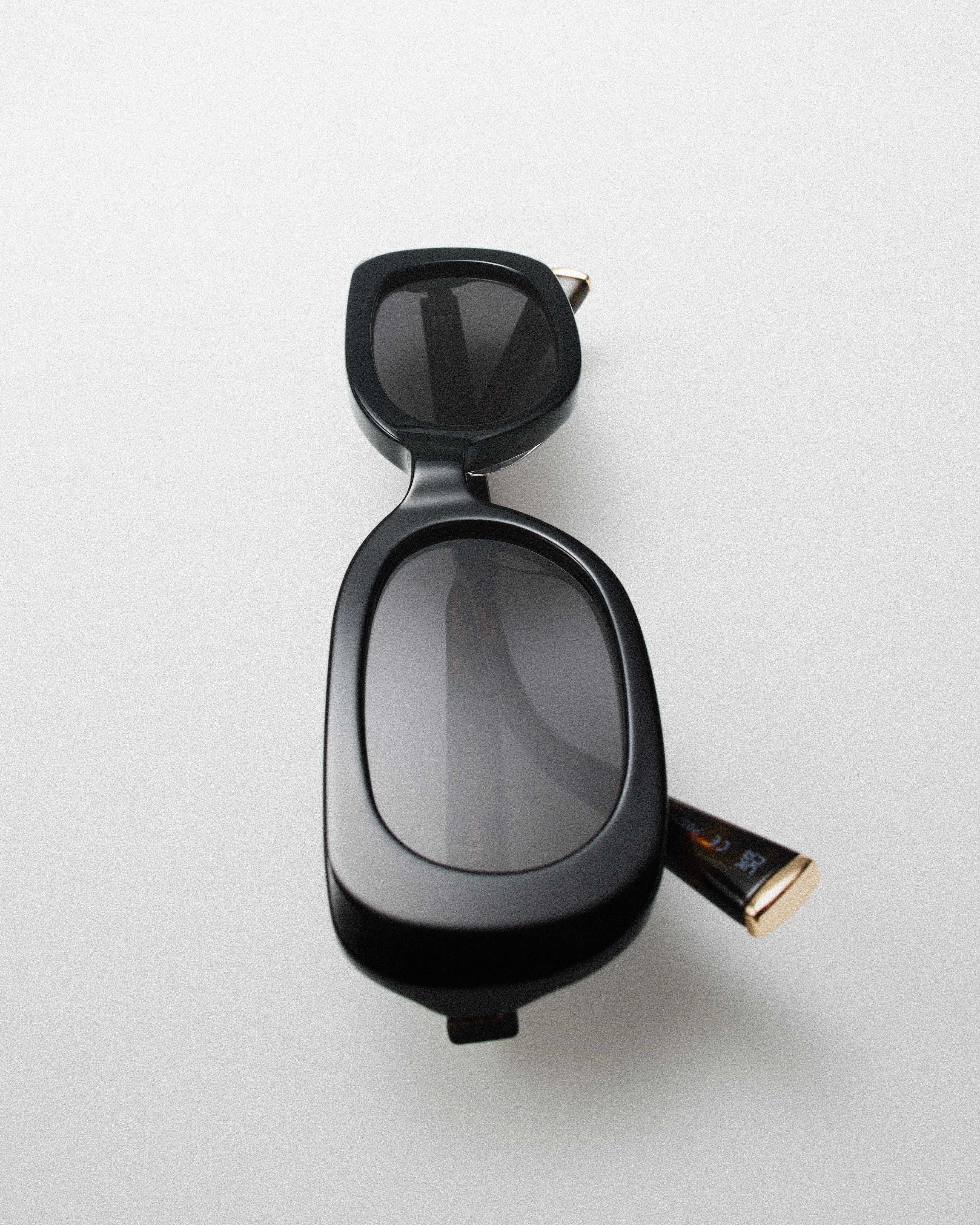 https://cdn.shopify.com/s/files/1/0099/7241/6563/files/P0806-BCKes_5_dad10d57-b326-4cd7-bf4e-8540f0f00a13.jpg?v=1742998723