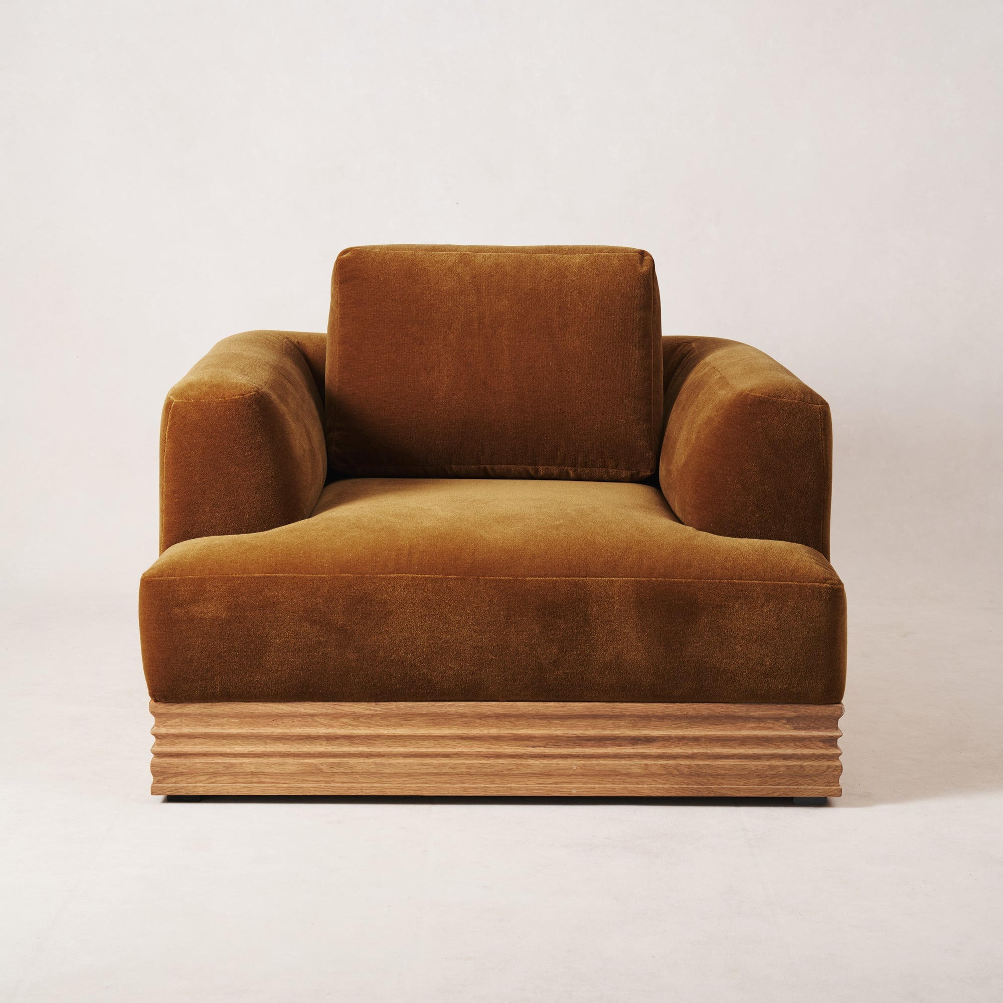 https://cdn.shopify.com/s/files/1/0593/2217/1565/files/Palazzo-Mohair-Wood-Base-Armchair-1.jpg?v=1740502897