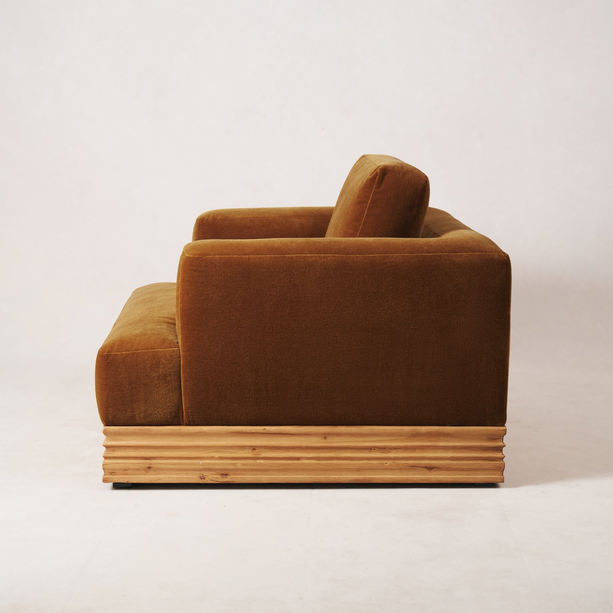 https://cdn.shopify.com/s/files/1/0593/2217/1565/files/Palazzo-Mohair-Wood-Base-Armchair-2.jpg?v=1740502897