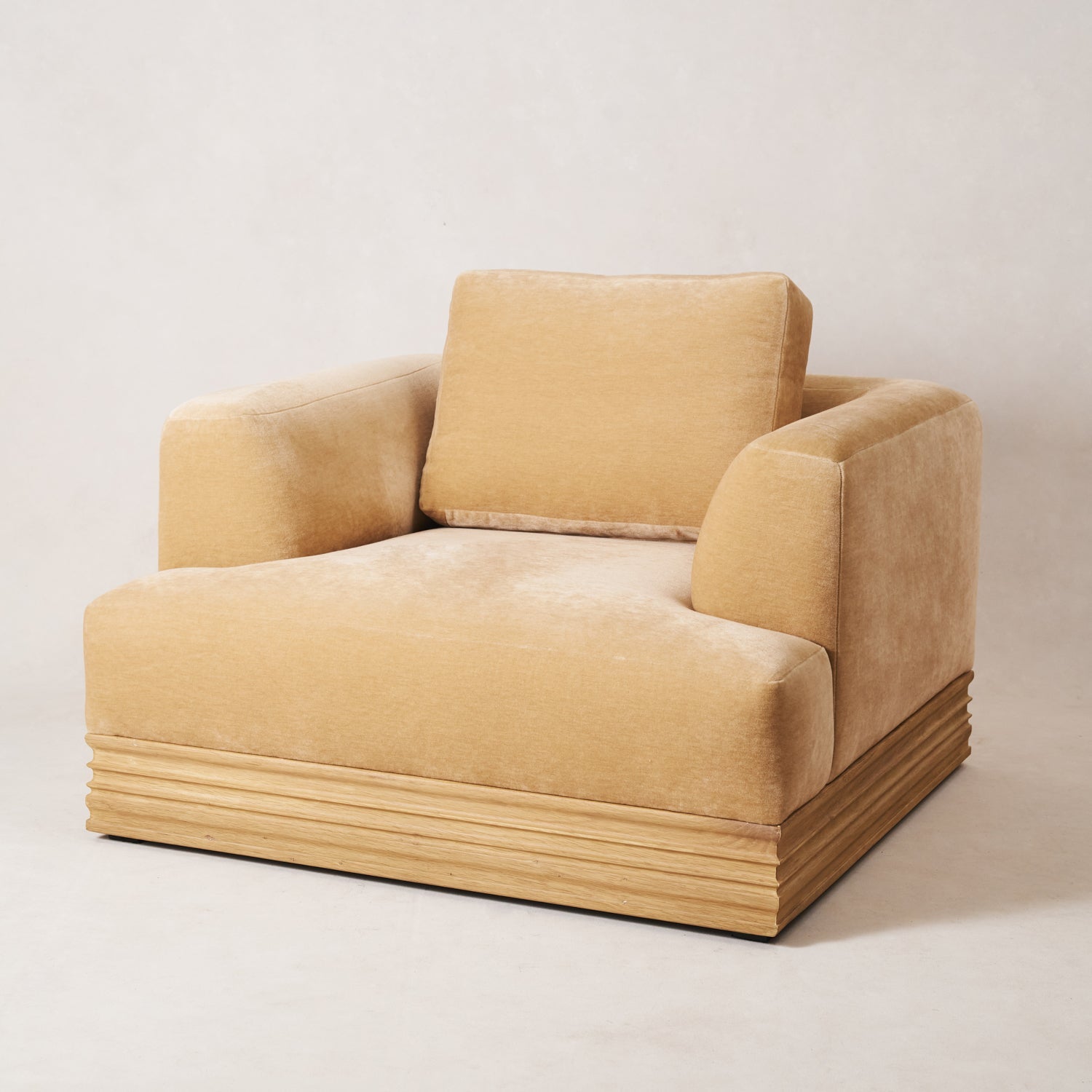 https://cdn.shopify.com/s/files/1/0593/2217/1565/files/Palazzo-Mohair-Wood-Base-Armchair-Nude-2.jpg?v=1740502897