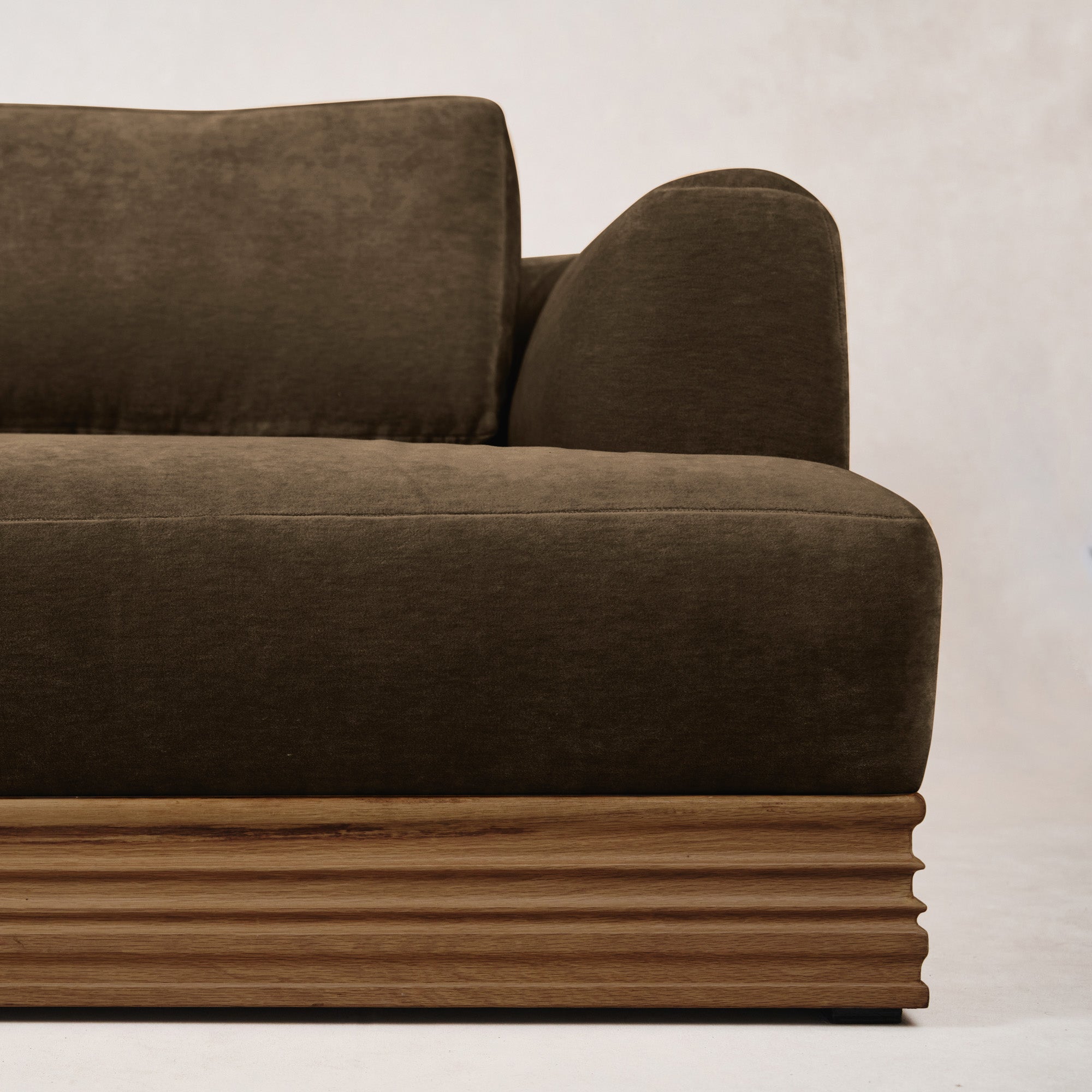 https://cdn.shopify.com/s/files/1/0593/2217/1565/files/Palazzo-Mohair-Wood-Base-Sofa-Truffle-2.jpg?v=1740442565