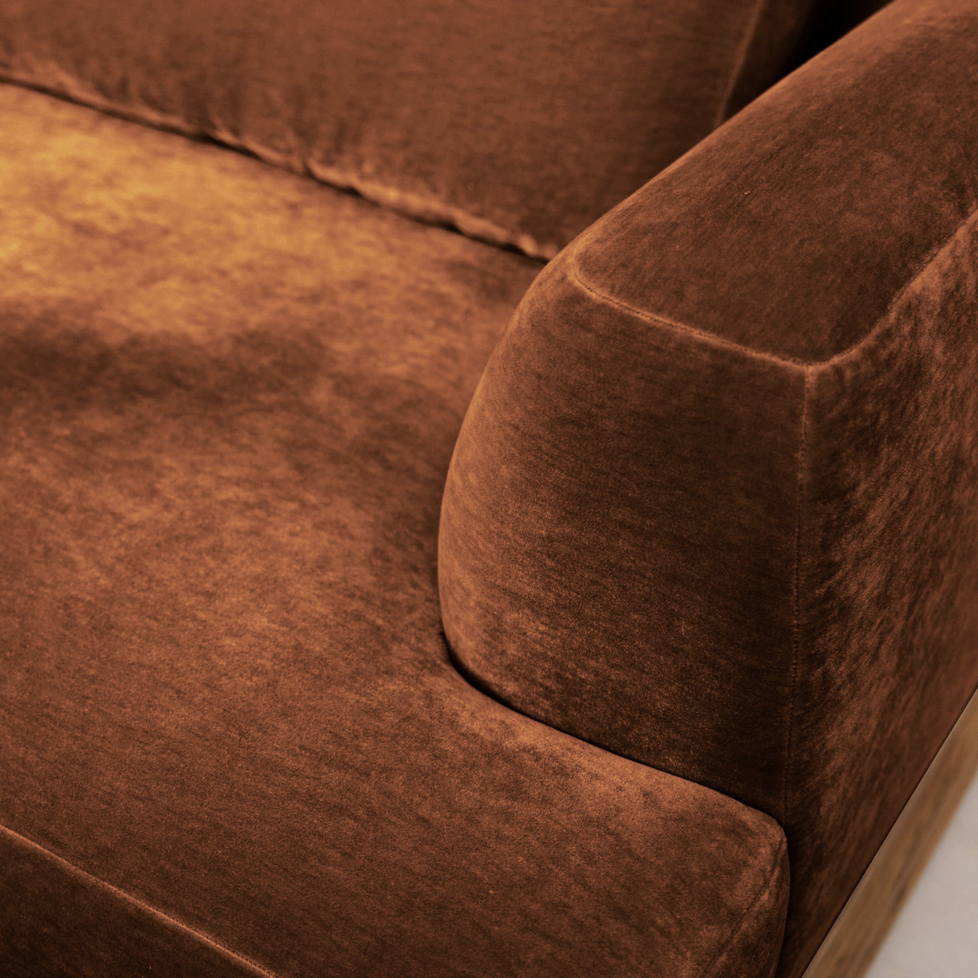 https://cdn.shopify.com/s/files/1/0593/2217/1565/files/Palazzo-Mohair-Wood-Base-Sofa-ambra.jpg?v=1766428002