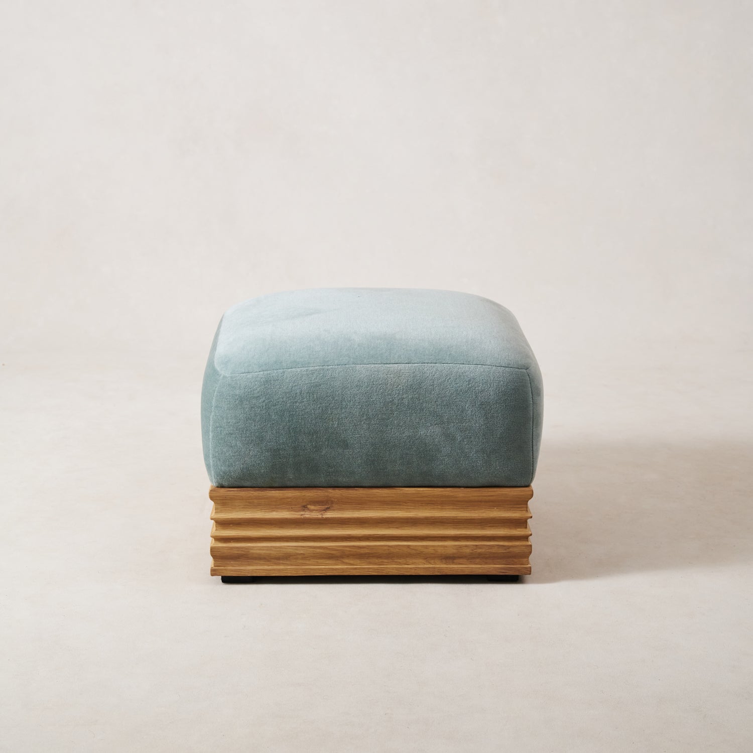 https://cdn.shopify.com/s/files/1/0593/2217/1565/files/Palazzo-mohair-wood-base-pouf-frost-1_adb706cf-05b3-45b4-a44c-fb2bc0657c80.jpg?v=1752614463