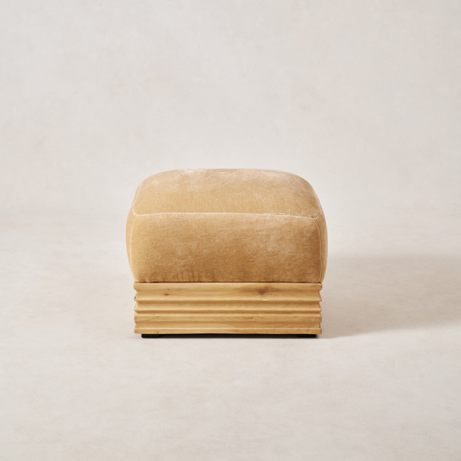 https://cdn.shopify.com/s/files/1/0593/2217/1565/files/Palazzo-mohair-wood-base-pouf-nude-1.jpg?v=1740178481