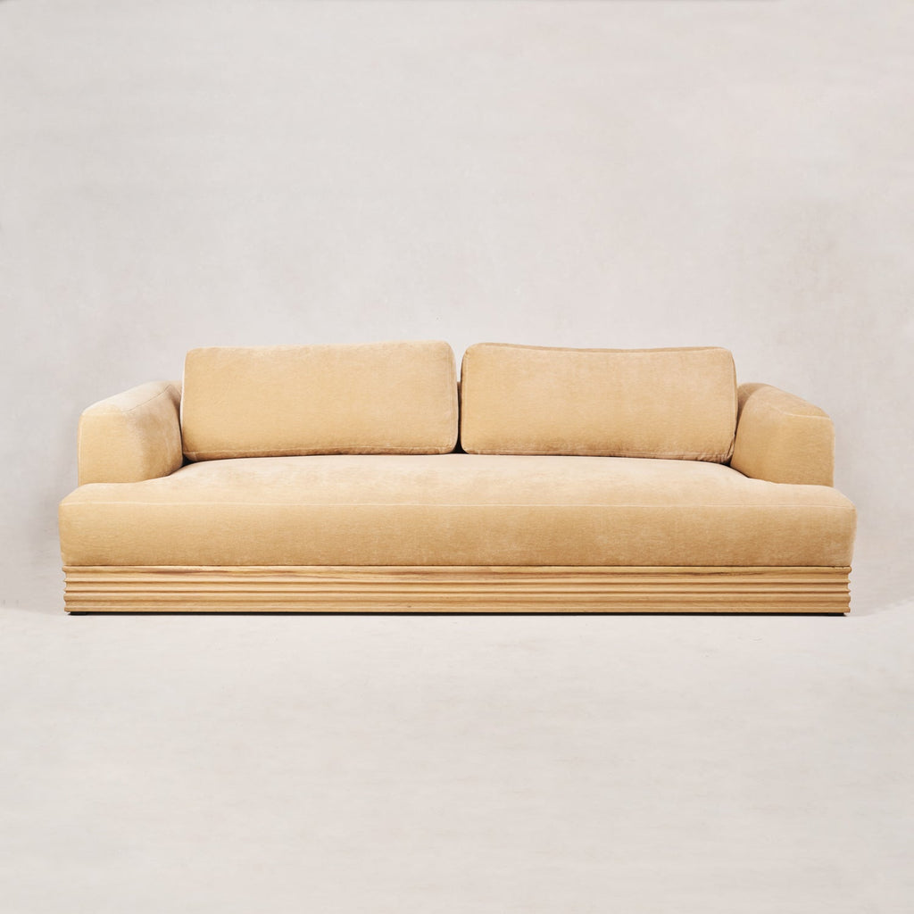 https://cdn.shopify.com/s/files/1/0593/2217/1565/files/Palazzo-sofa-house-of-leon-nude-2.jpg?v=1740187316