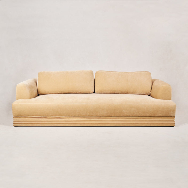 https://cdn.shopify.com/s/files/1/0593/2217/1565/files/Palazzo-sofa-house-of-leon-nude-2.jpg?v=1740187316