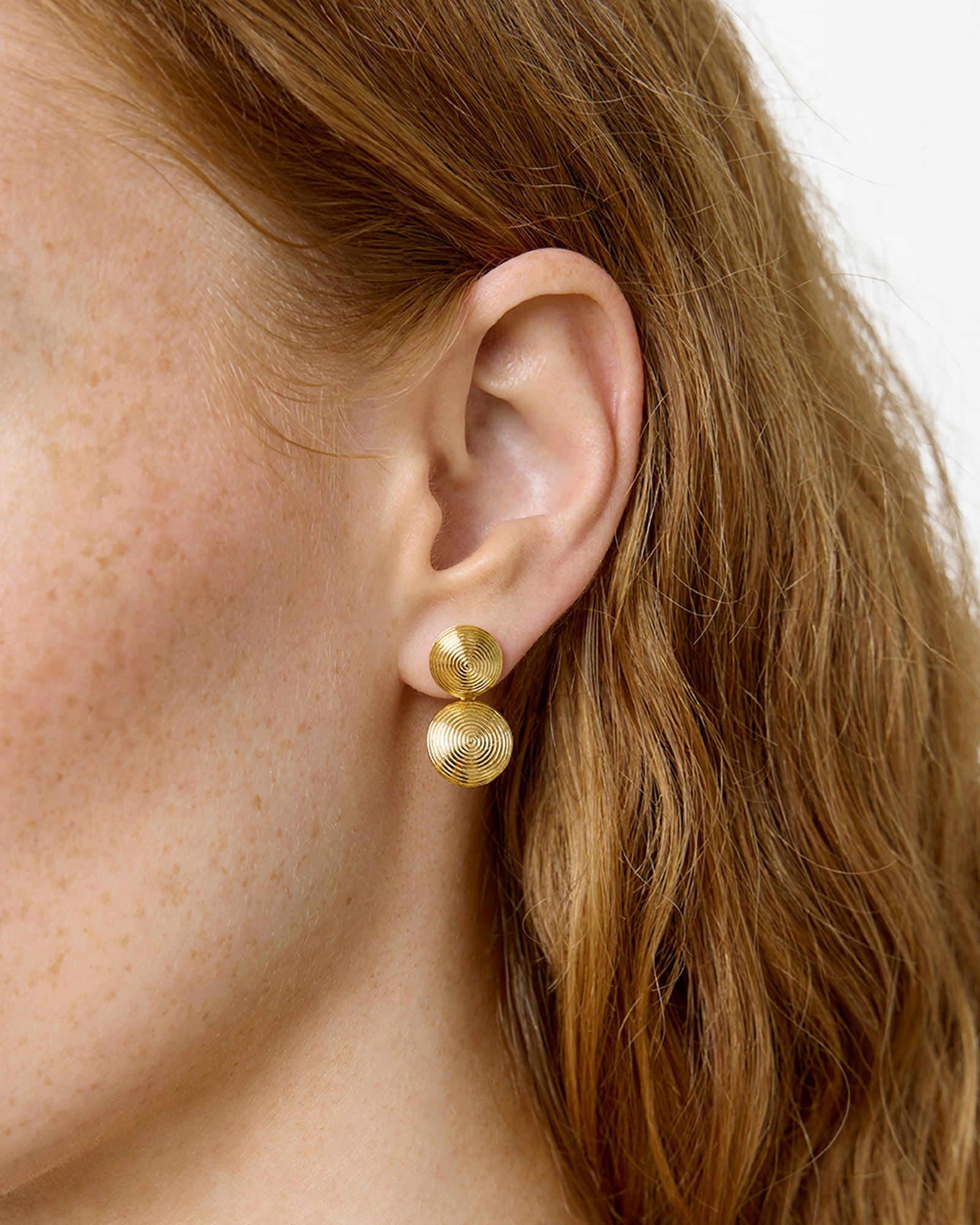 https://cdn.shopify.com/s/files/1/0592/5945/3598/files/RITA_EARRINGS_GOLD_1_1.jpg?v=1770903325