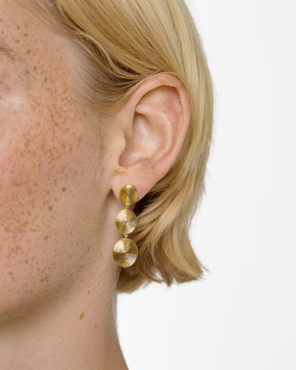 https://cdn.shopify.com/s/files/1/0592/5945/3598/files/RUBY_EARRINGS_GOLD_1_1.jpg?v=1770903971