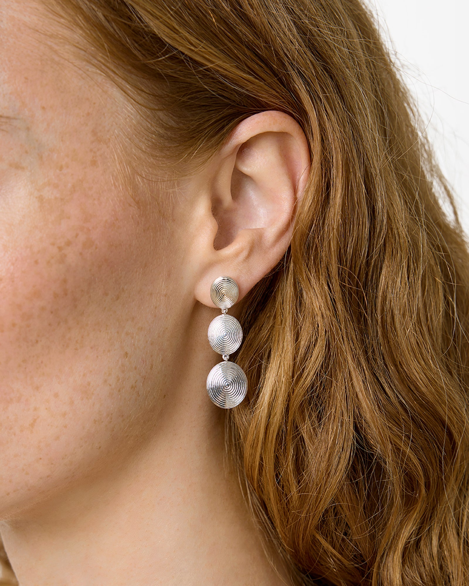 https://cdn.shopify.com/s/files/1/0592/5945/3598/files/RUBY_EARRINGS_SILVER_1_1.jpg?v=1770903972