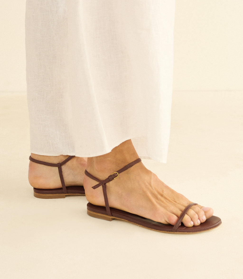 https://cdn.shopify.com/s/files/1/0950/9820/files/SARTENESANDAL_DARKCHOCOLATENAPPA_02-RETOUCHED.jpg?v=1776194410