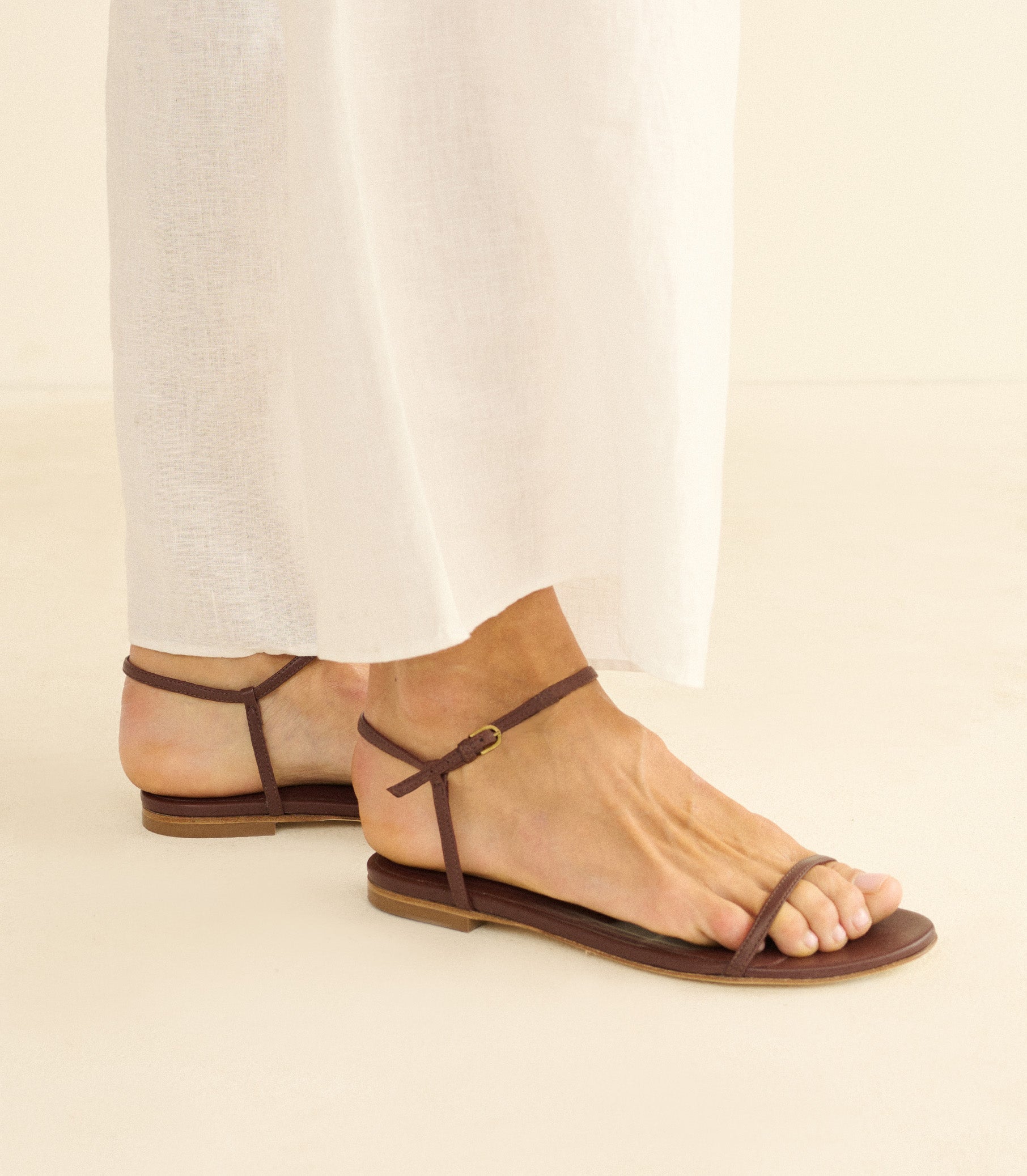 https://cdn.shopify.com/s/files/1/0950/9820/files/SARTENESANDAL_DARKCHOCOLATENAPPA_02-RETOUCHED.jpg?v=1776194410