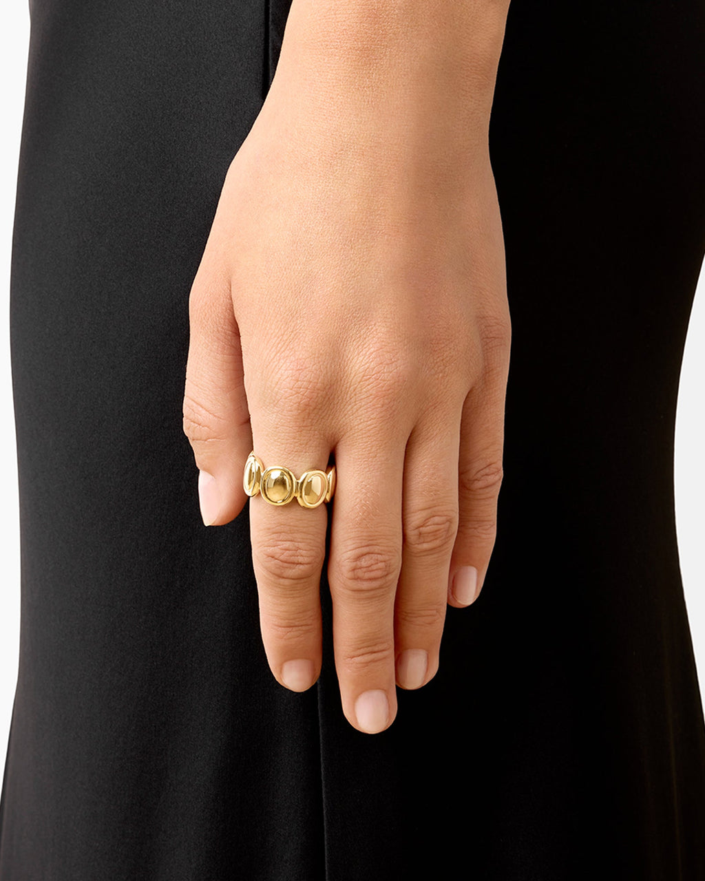 https://cdn.shopify.com/s/files/1/0592/5945/3598/files/SASHA_RING_GOLD_2_515e0243-b82f-4601-816f-d4cd27e21518.jpg?v=1770906407