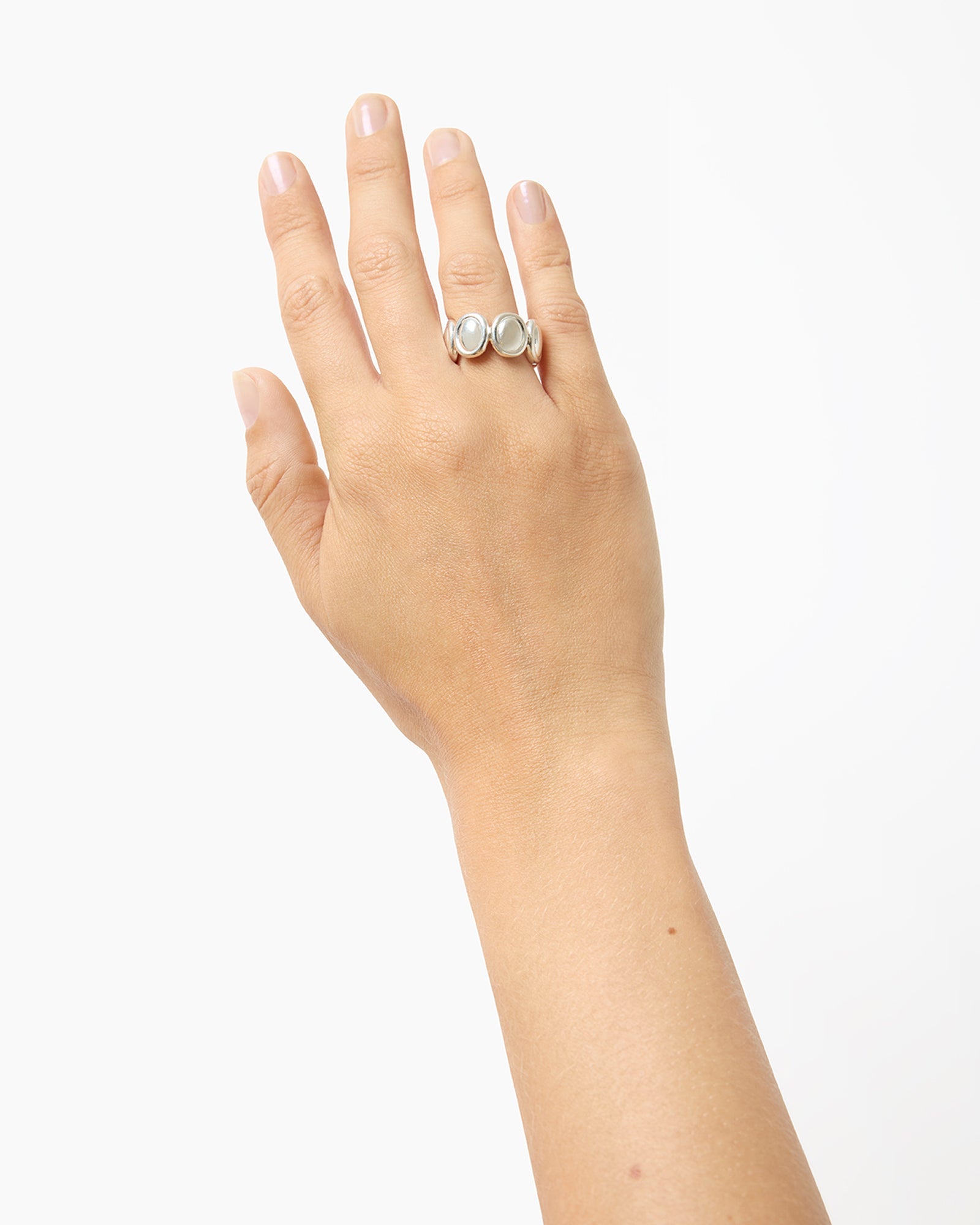 https://cdn.shopify.com/s/files/1/0592/5945/3598/files/SASHA_RING_SILVER_2_cf1afb48-f5fd-4baf-9dc7-83fd0149504a.jpg?v=1770906384