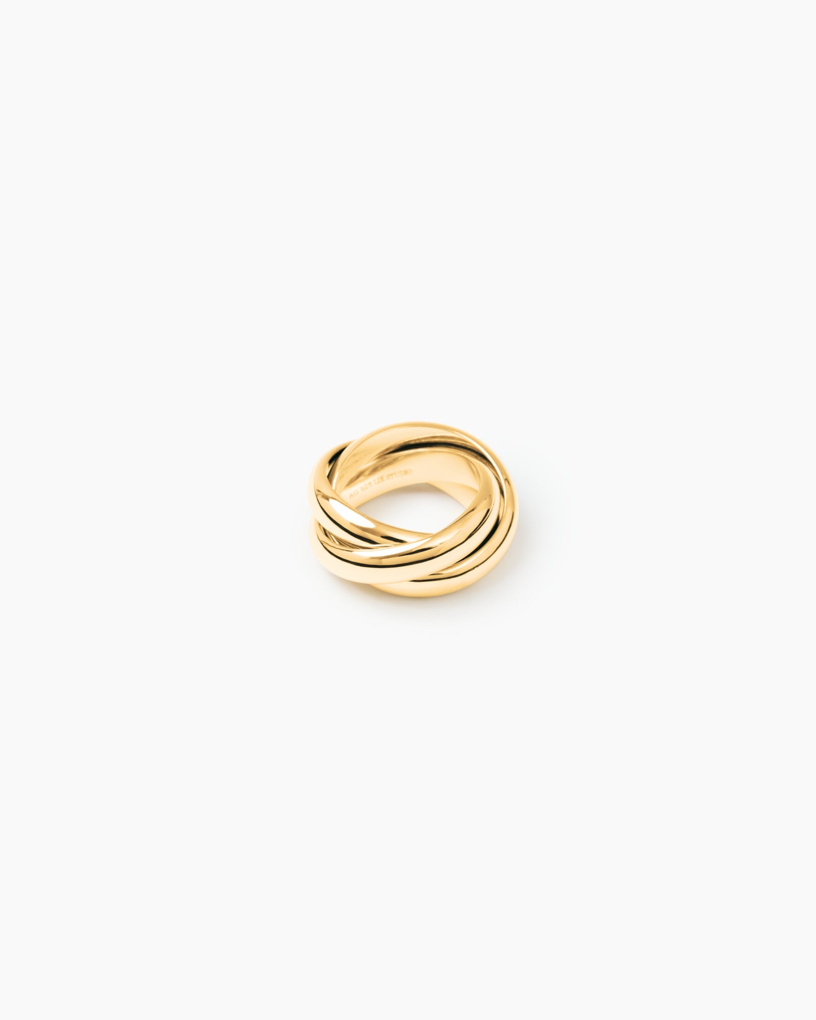 https://cdn.shopify.com/s/files/1/0592/5945/3598/files/Sofie_gold.jpg?v=1748260812