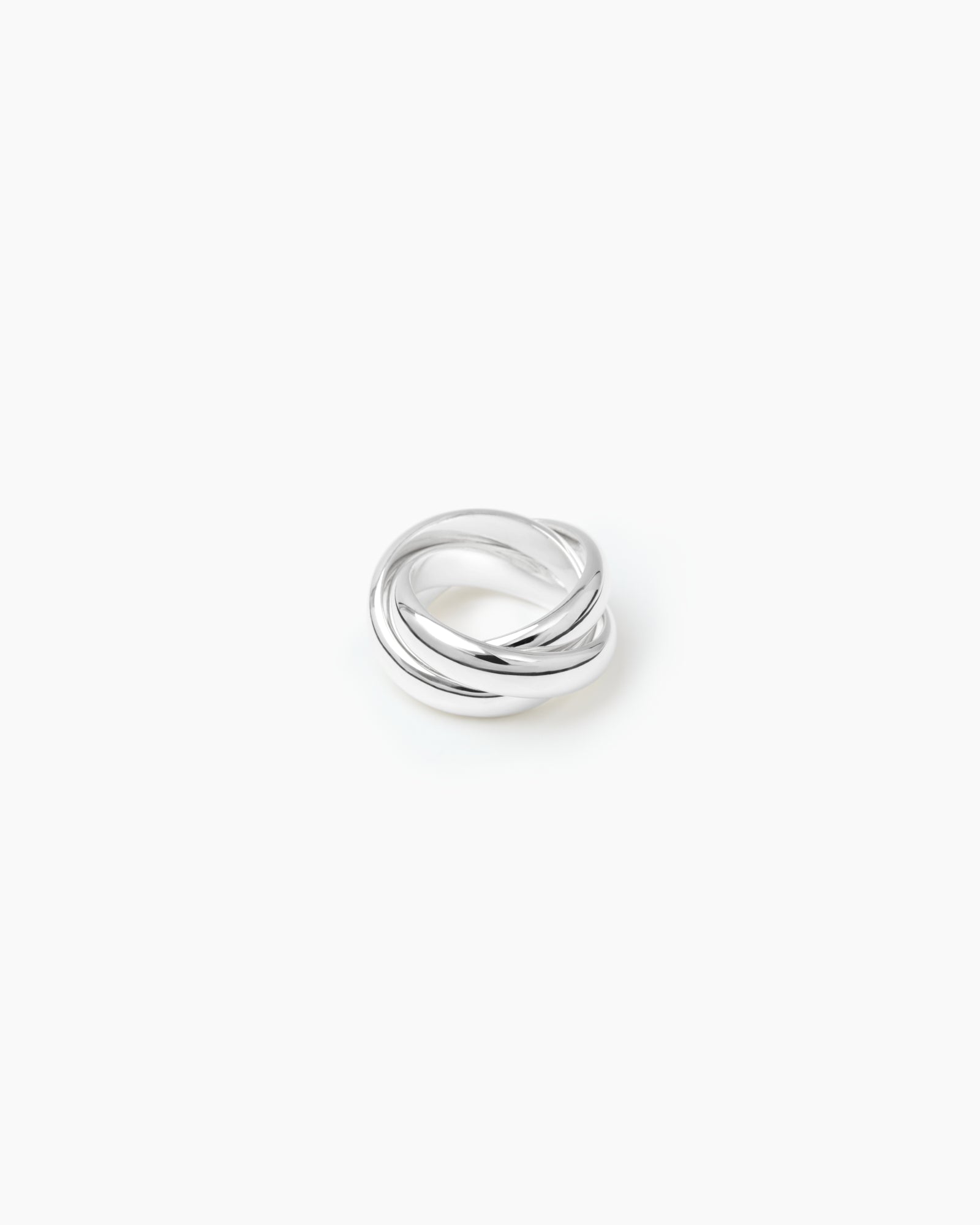 https://cdn.shopify.com/s/files/1/0592/5945/3598/files/Sofie_silver.jpg?v=1748260779