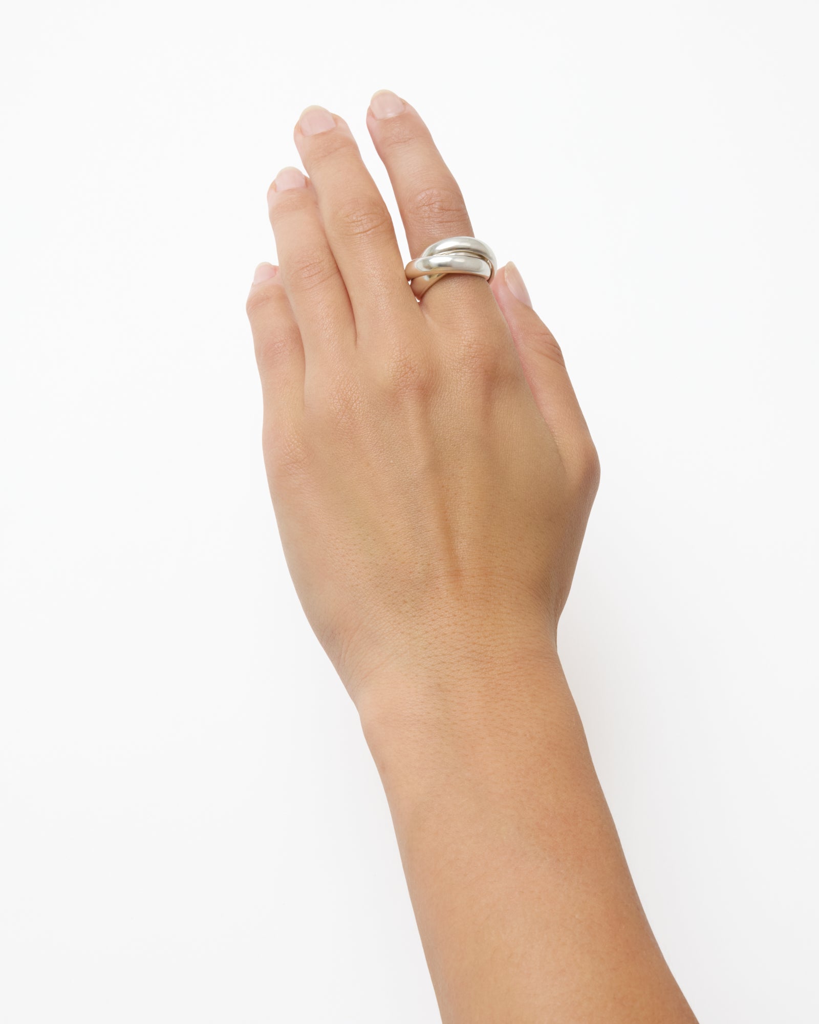 https://cdn.shopify.com/s/files/1/0592/5945/3598/files/Sofie_silver_2.jpg?v=1748260780