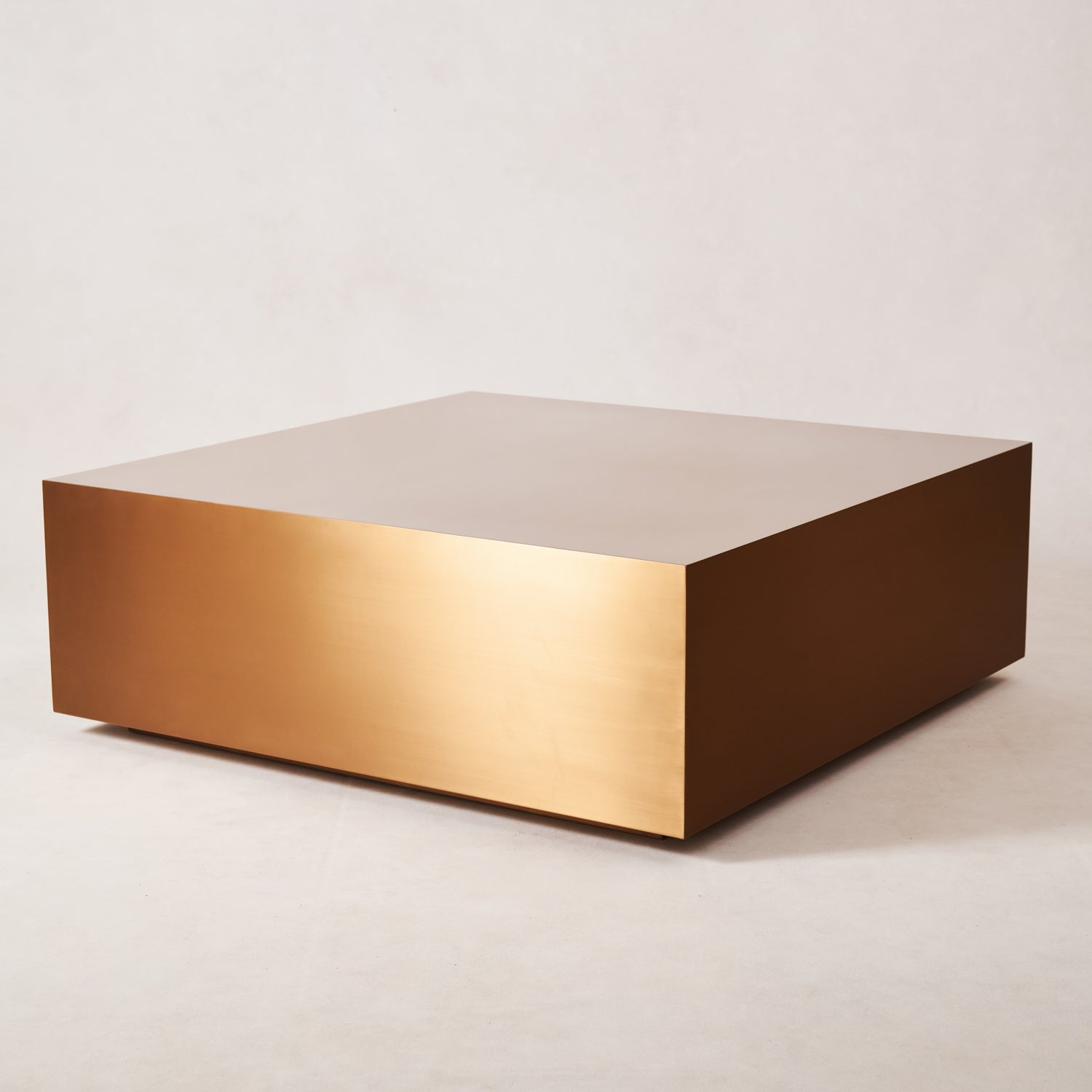 https://cdn.shopify.com/s/files/1/0593/2217/1565/files/Stainless-Steel-Copper-Coffee-Table-Square-2.jpg?v=1740455573