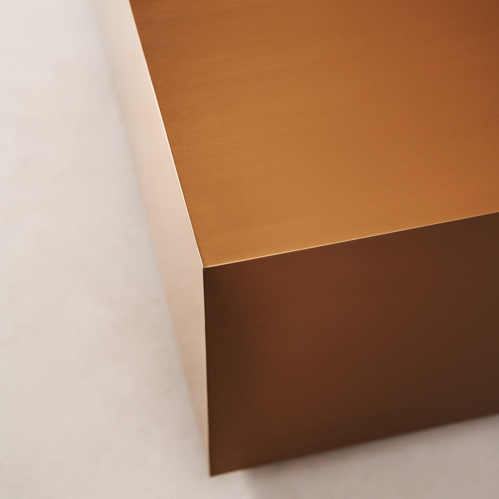 https://cdn.shopify.com/s/files/1/0593/2217/1565/files/Stainless-Steel-Copper-Coffee-Table-Square-7.jpg?v=1740455573