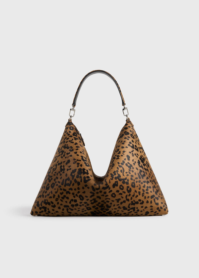 https://cdn.shopify.com/s/files/1/0452/1374/5316/files/TOTEME_FLATS_FW25__BAG_EXCLUSIVES_254-WAL0098-LE0112_PONY_HAIR_SCOOP_BAG_LEOPARD_front_GB.jpg?v=1752131403
