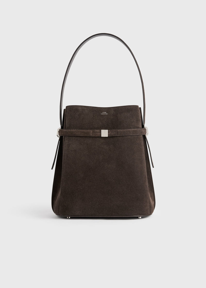 https://cdn.shopify.com/s/files/1/0452/1374/5316/files/TOTEME_FLATS_FW25__BAG_SEASONAL_253-WAL0048-LE0004-102_BELTED_SUEDE_BUCKET_BAG_BROWN_front_GB.jpg?v=1752131865