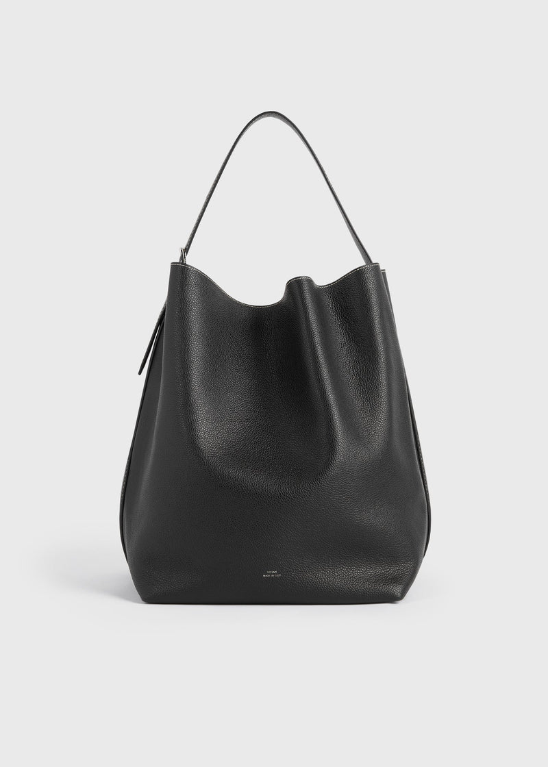 https://cdn.shopify.com/s/files/1/0452/1374/5316/files/TOTEME_FLATS_PF24_BAG__BELTED_TOTE_BLACK_front_GB_b7eab2f4-e118-4e72-ba66-5417bf9b3ca9.jpg?v=1714592549