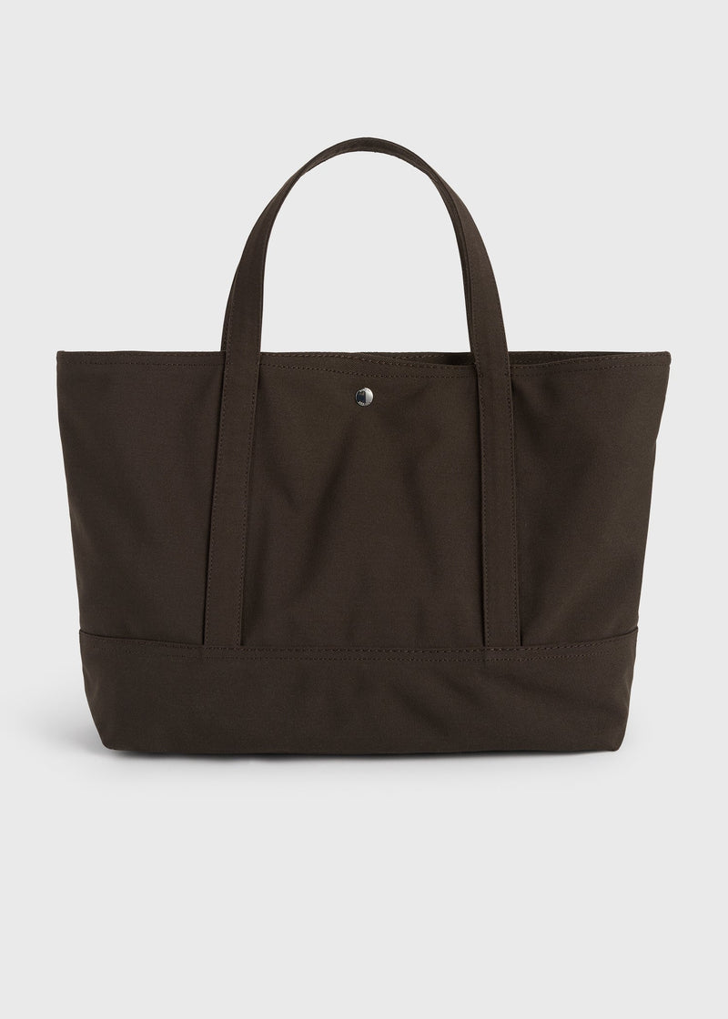 https://cdn.shopify.com/s/files/1/0452/1374/5316/files/TOTEME_FLATS_PF25_TRAVEL_GARDEROB__BAG_253-WAL0100-FB0522_LOUNGE_TOTE_TRAVEL_CHOCOLATE_front_GB.jpg?v=1744812480