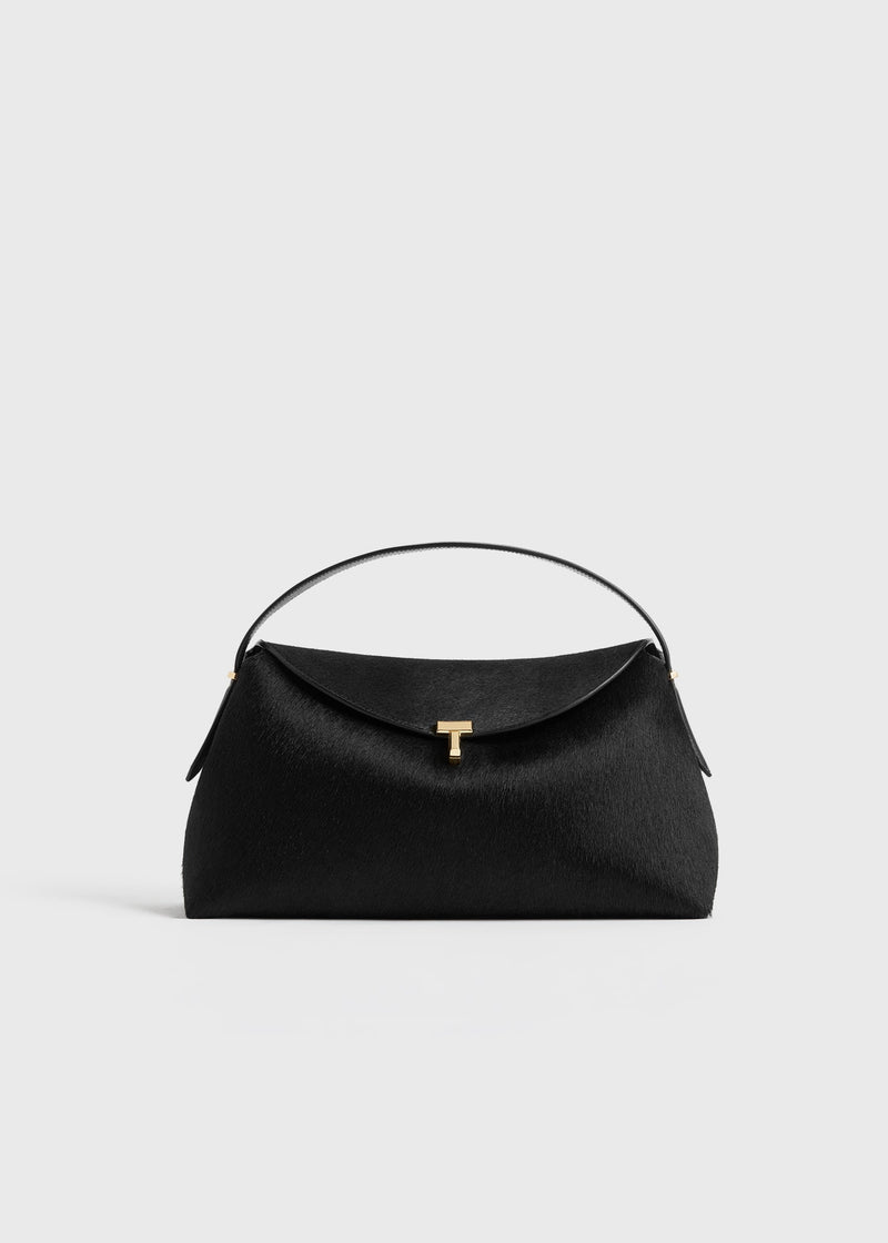 https://cdn.shopify.com/s/files/1/0452/1374/5316/files/TOTEME_FLATS_SEASONAL_PS25_BAGS_251-WAL961-LE0112_T-LOCK_PONY_HAIR_TOP_HANDLE_BLACK_001_front_GB.jpg?v=1729668833