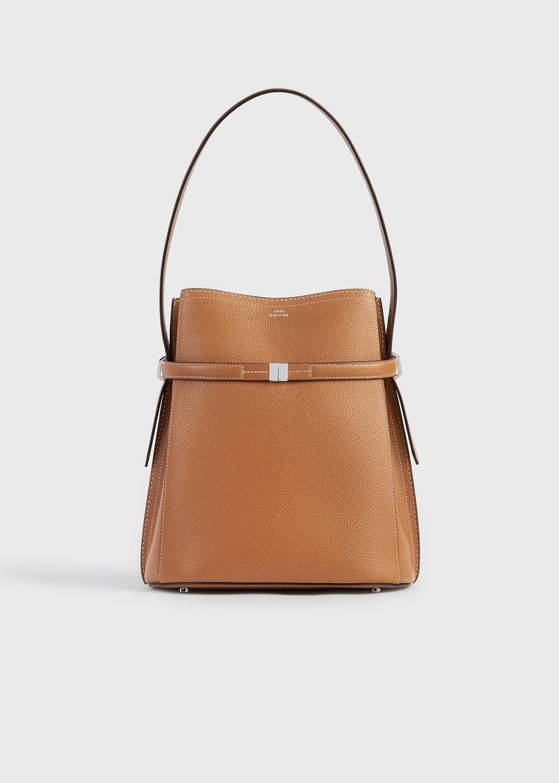 https://cdn.shopify.com/s/files/1/0452/1374/5316/files/TOTEME_FLATS_SS26_SEASONAL_BAGS_262-WAL0048-LE0030-105_BELTED_GRAINED_LEATHER_BUCKET_BAG_TAN_front_GB.jpg?v=1768823748