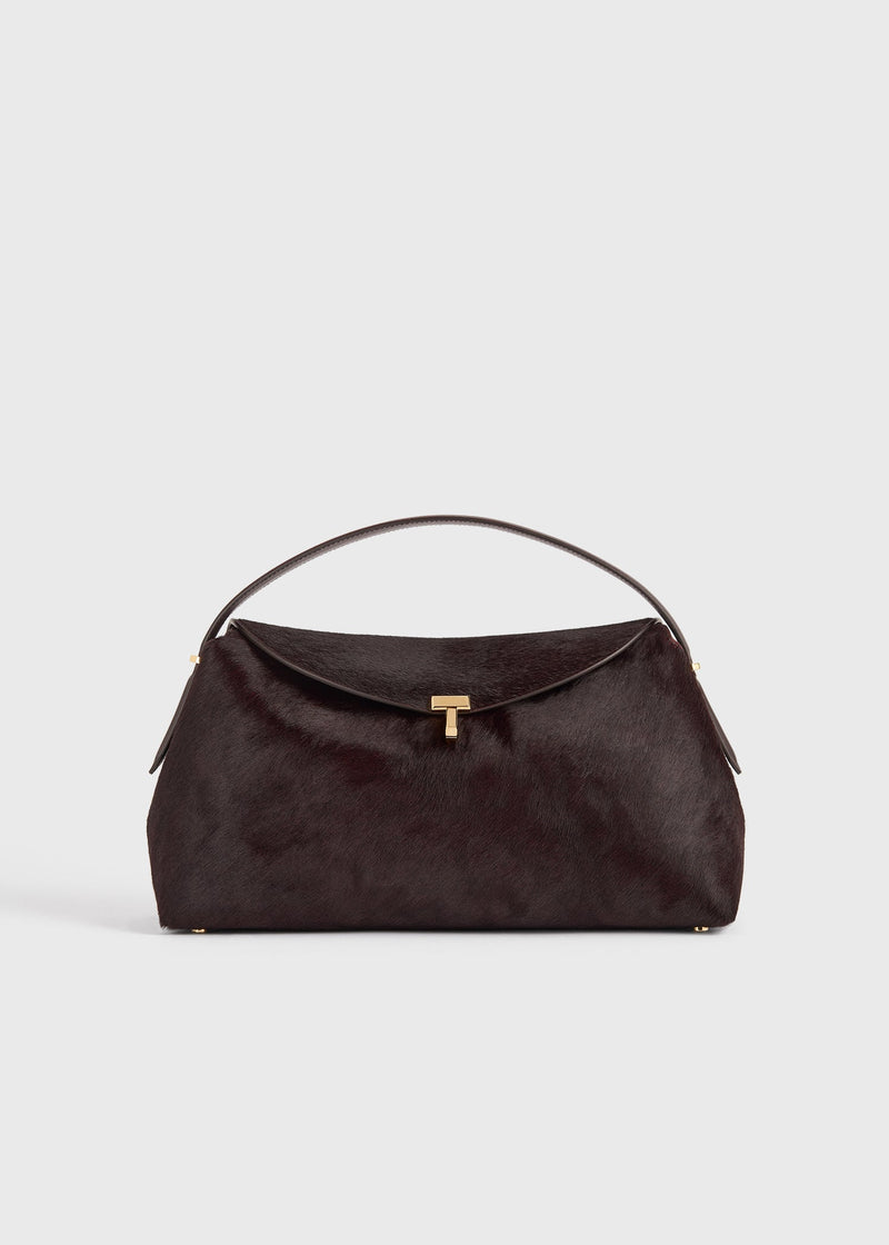 https://cdn.shopify.com/s/files/1/0452/1374/5316/files/TOTEME_FLATS__PS26_SEASONAL_BAGS_251-WAL961-LE0112-346_T-LOCK_PONY_HAIR_TOP_HANDLE_WINE_front_GB.jpg?v=1760599708