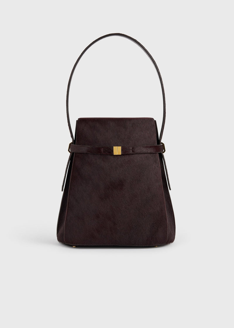 https://cdn.shopify.com/s/files/1/0452/1374/5316/files/TOTEME_FLATS__PS26_SEASONAL_BAGS_254-WAL0048-LE0112-346_BELTED_PONY_HAIR_BUCKET_BAG_WINE_front_GB.jpg?v=1760599722